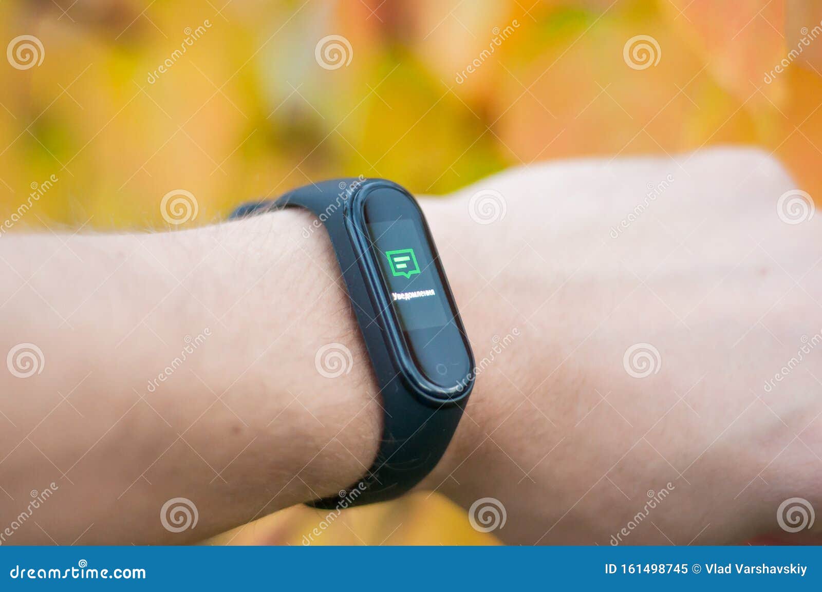 Браслет mi 2019. Xiaomi Smart Band 7. Xiaomi mi Smart Band 3 на руке. Смарт часы ультра цвет зеленый. Фитнес браслет xiaomi mi band 4 приложение