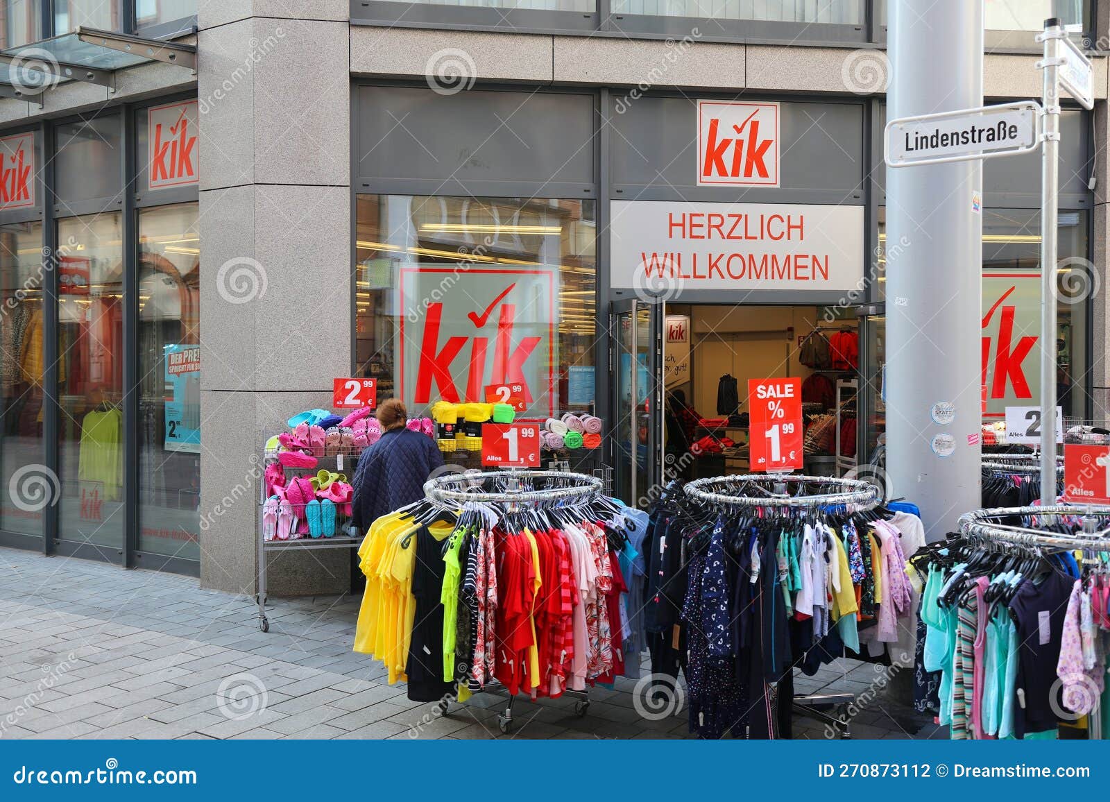 Kik Discount Bekleidungsgeschäft in Deutschland Redaktionelles Stockfotografie - Bild 270873112