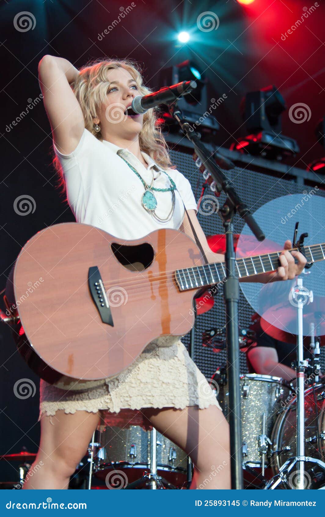 Kimberly Perry editorial image. Image of concert, sleeptrain - 25893145