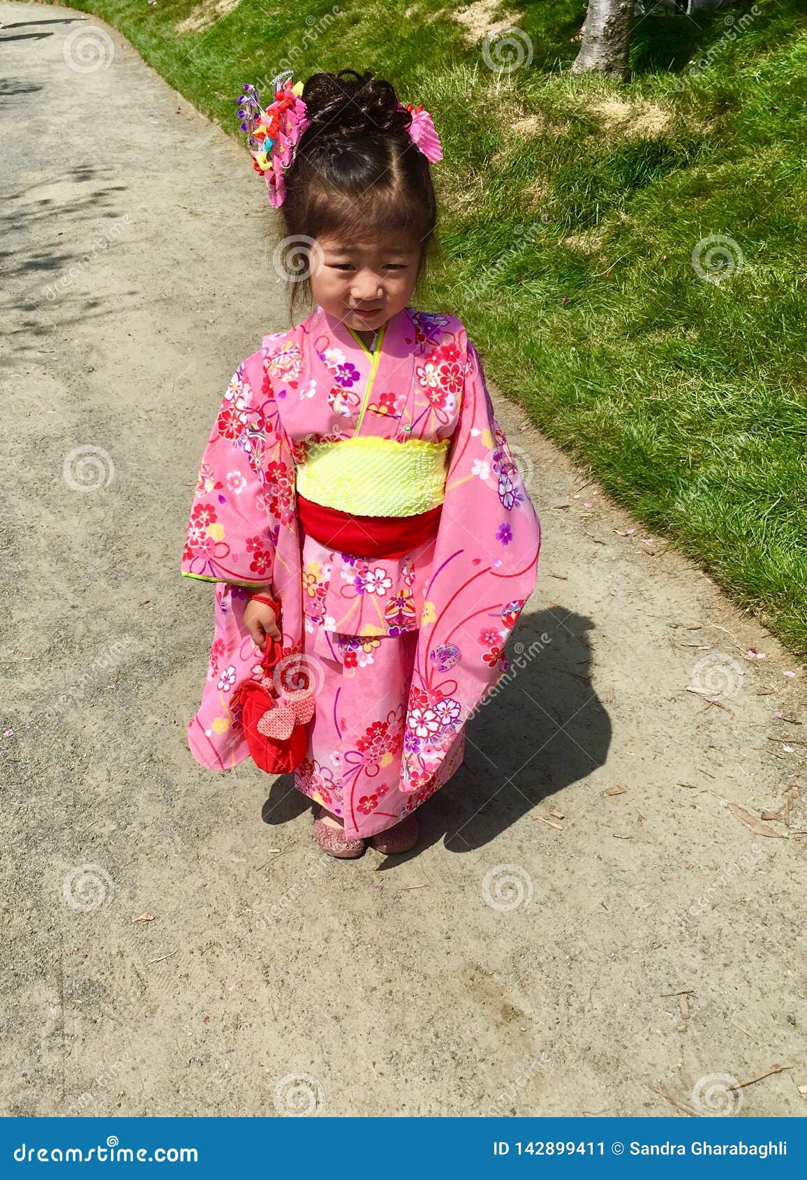 Kimono Del InPink Della Bambina Fotografia Editoriale - Immagine di  celebrazione, california: 142899411