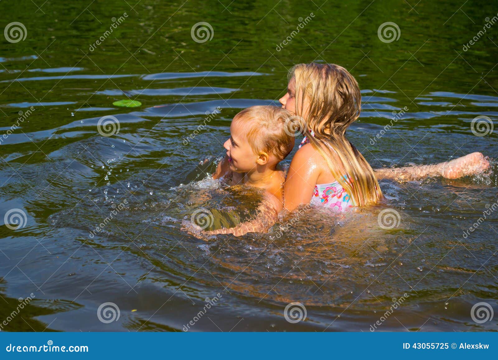 Kinder Die Im Fluss  Schwimmen Stockbild Bild von voll 