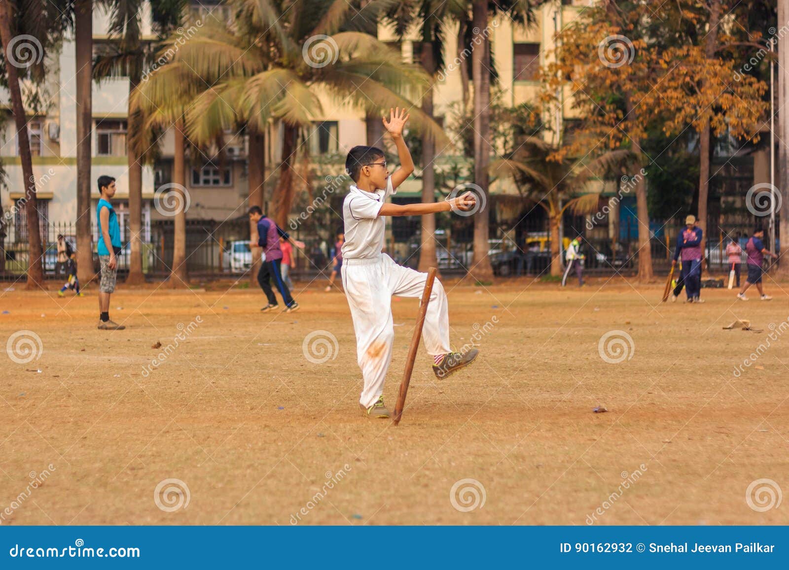 Kinder, Die Kricket Spielen Redaktionelles Stockfotografie Bild von asiatisch, redaktionell