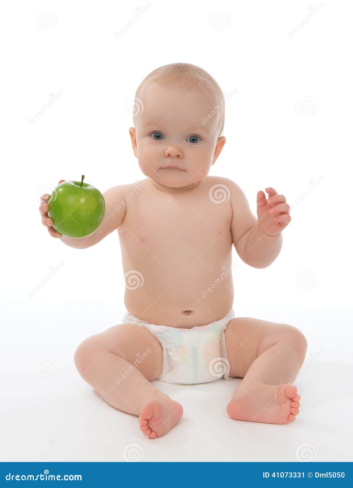 Kinderbabykleinkind, Das in Der Windel Sitzt Und Grünen Apfel Isst  Stockbild - Bild von nett, grün: 41073331