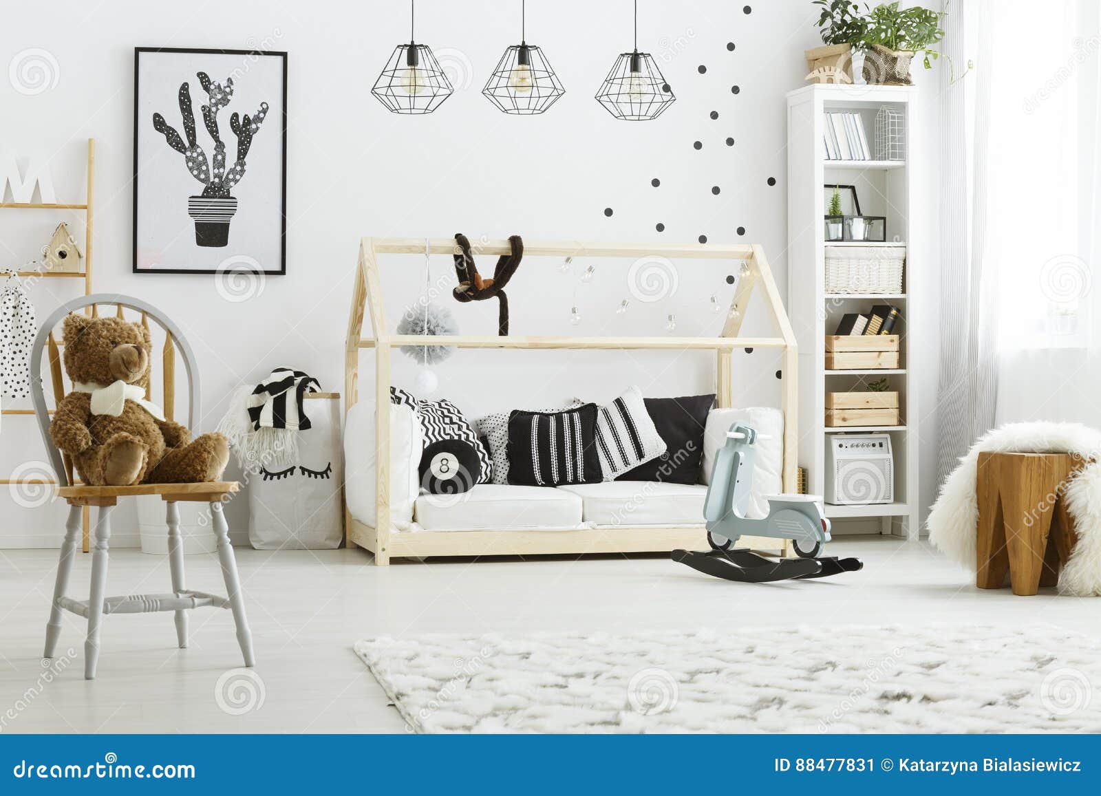 Kinderschlafzimmer Mit Hausbett Stockbild - Bild von cozy ... Kinderschlafzimmer Mit Hausbett Stockbild - Bild von cozy ...