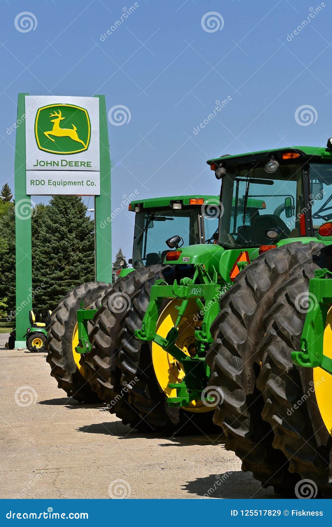 50+ Novo John Deere Tratores fotos de stock, imagens e fotos royalty-free -  iStock