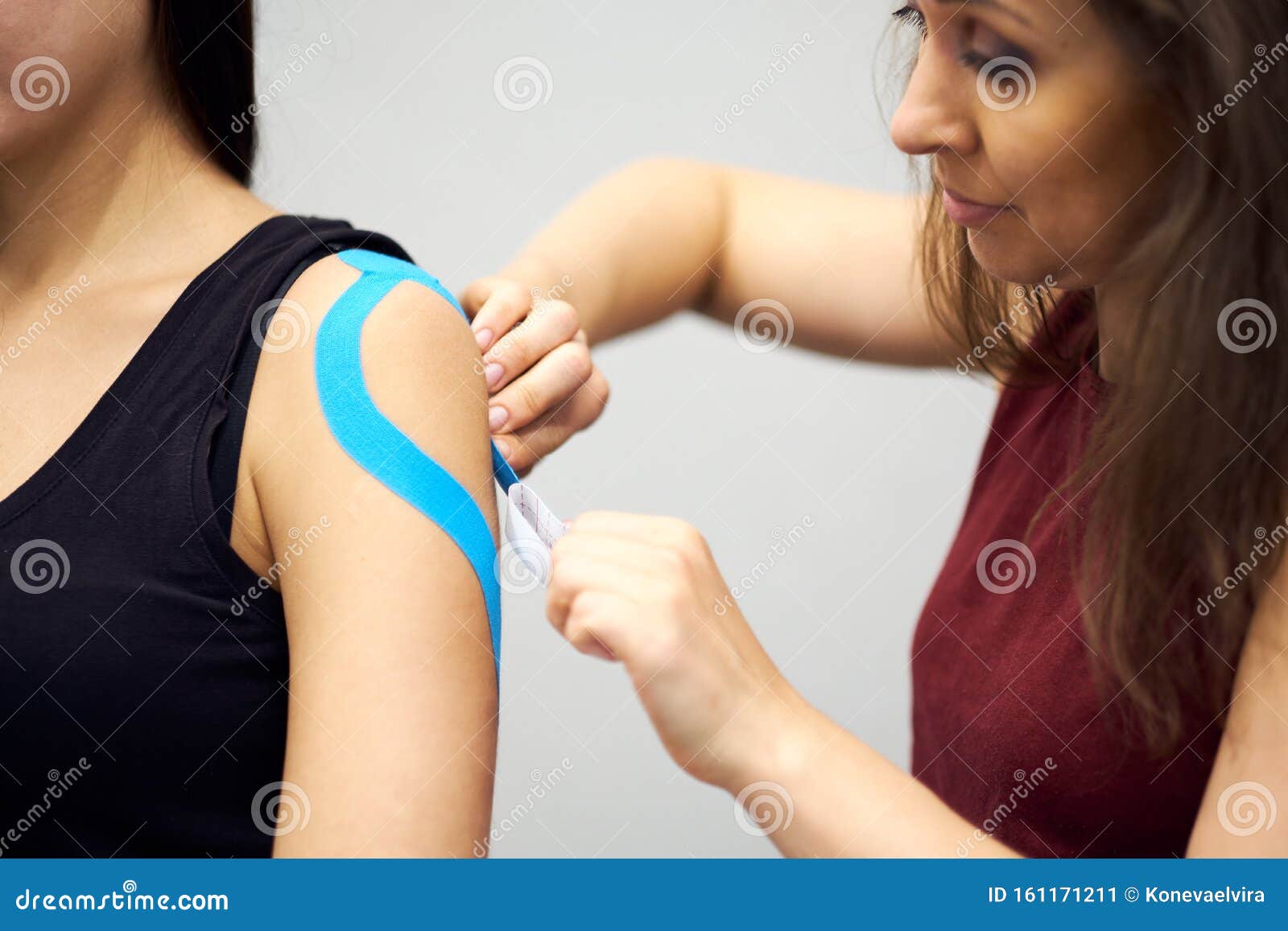 Kinesiology Taping Treatment with Blue Tape Female Patient Injured Arm. Sports Injury Kinesio Treatment Stock Image - Image of knee, injury: 161171211