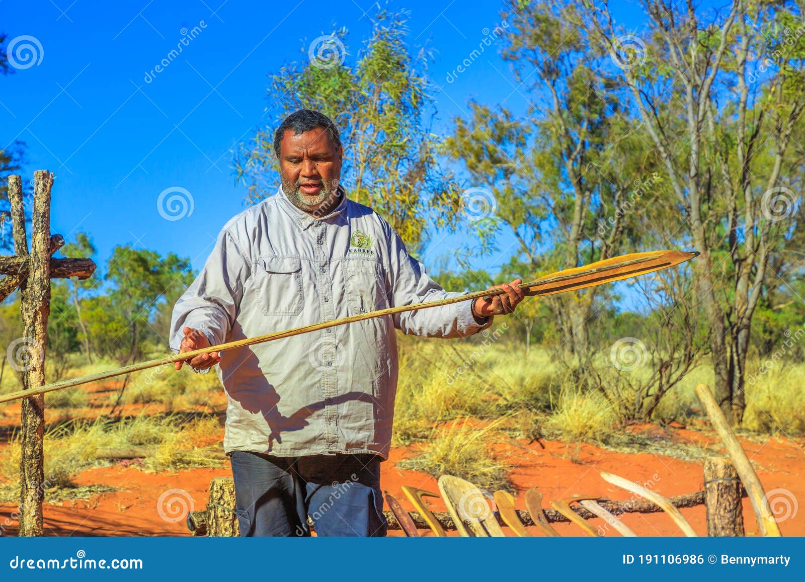 Stereotype opdagelse Intermediate Australian Aboriginal Boomerang Editorial Photo - Image of karrke, culture:  191106986