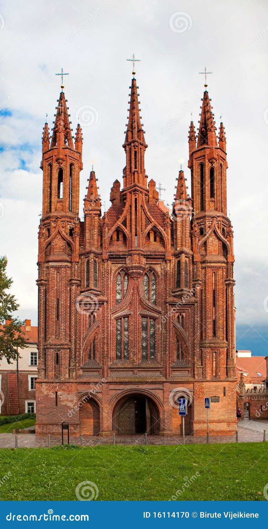 Kirche Str.Anne, Vilnius stockfoto. Bild von baltisch 16114170