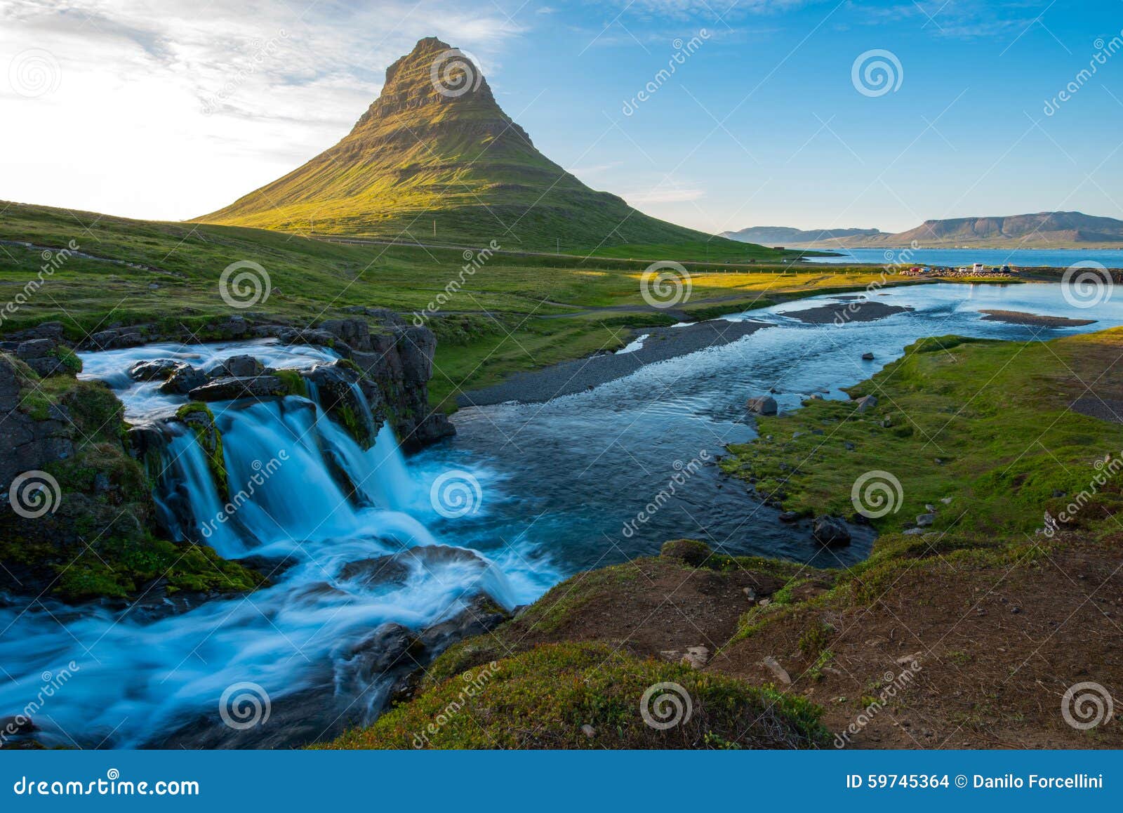 kirkjufell mountain, snaefellsnes peninsula, iceland