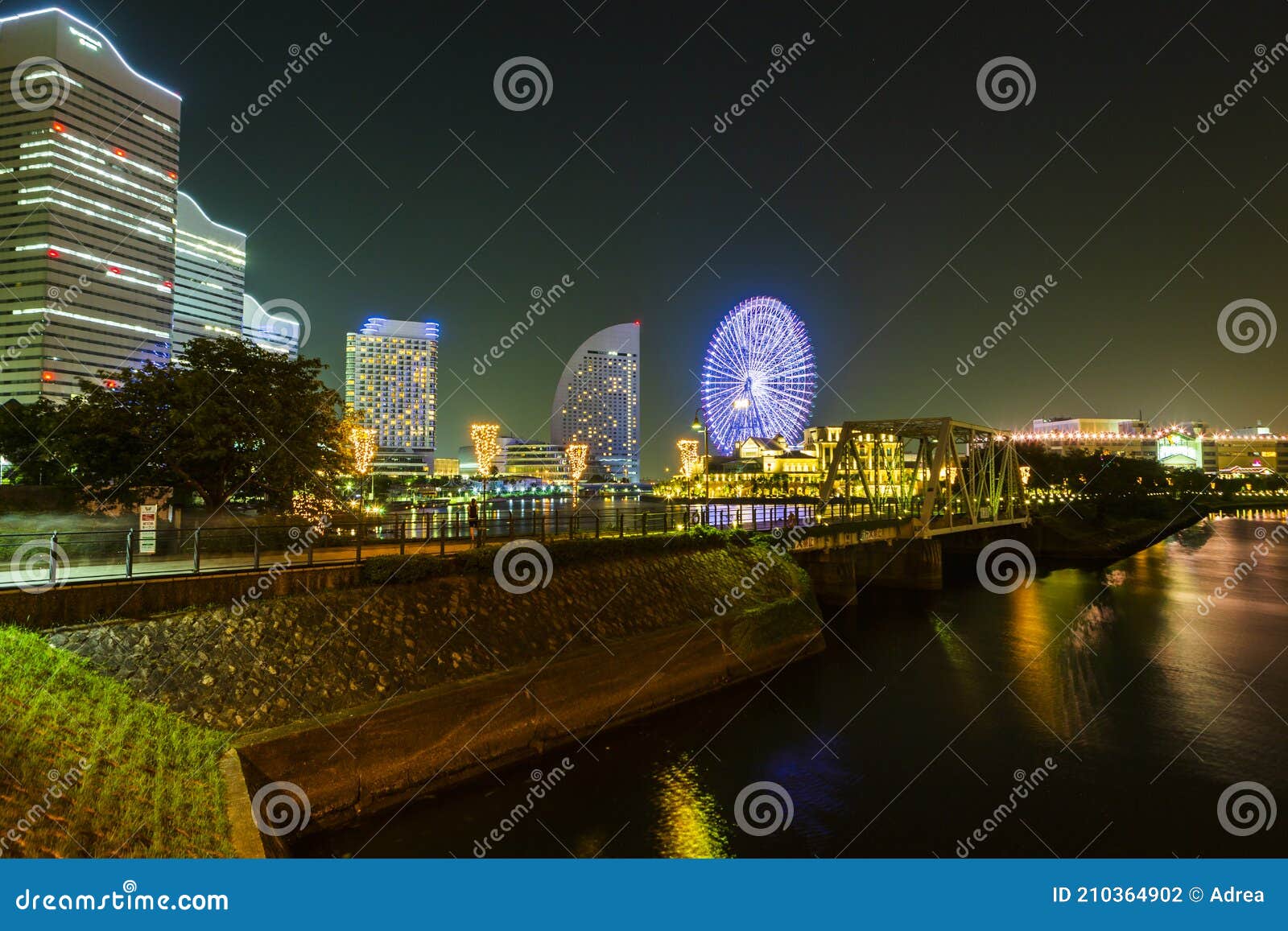 kisha-michi bridge, intercontinental yokohama grand and yokohama cosmoworld amusement park