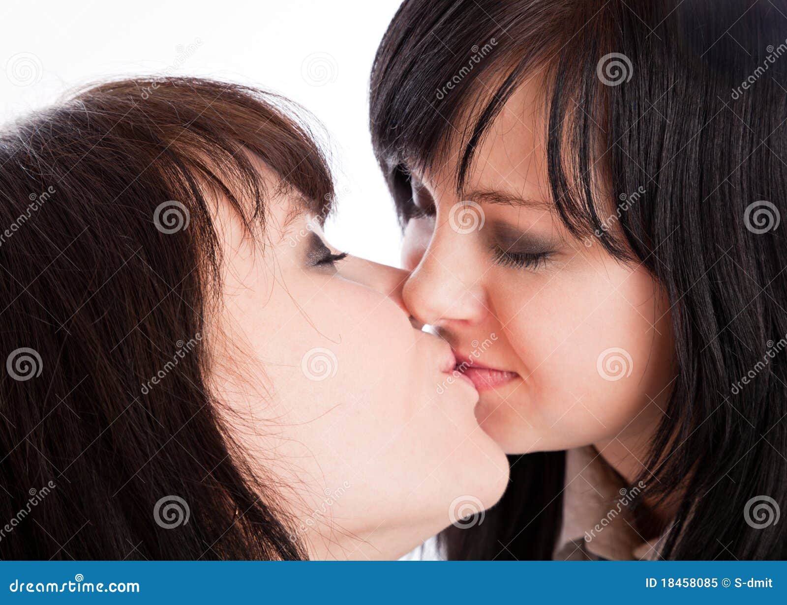 Girls Kissing Girls The Pool