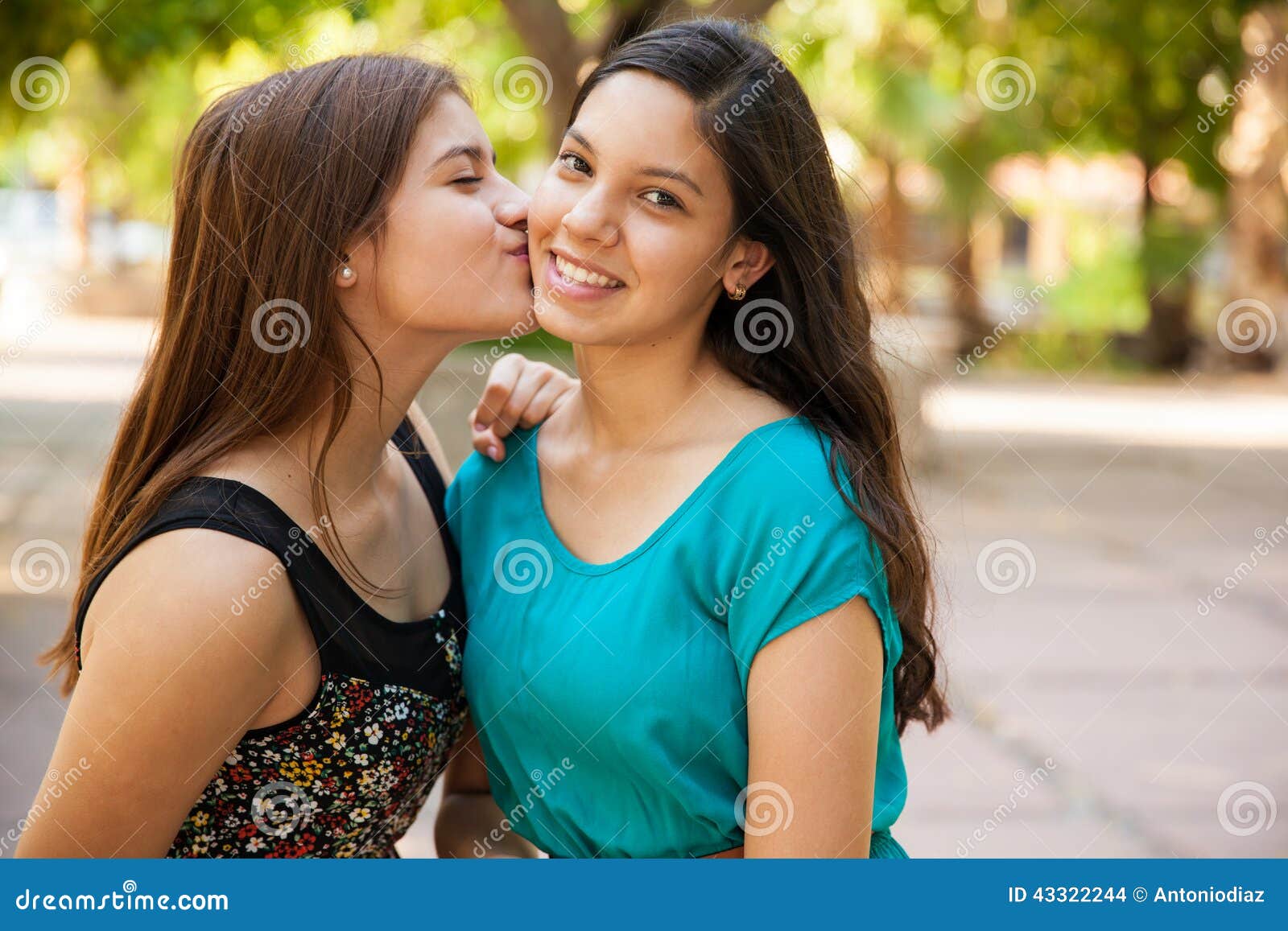 Teen Kissing Her 112