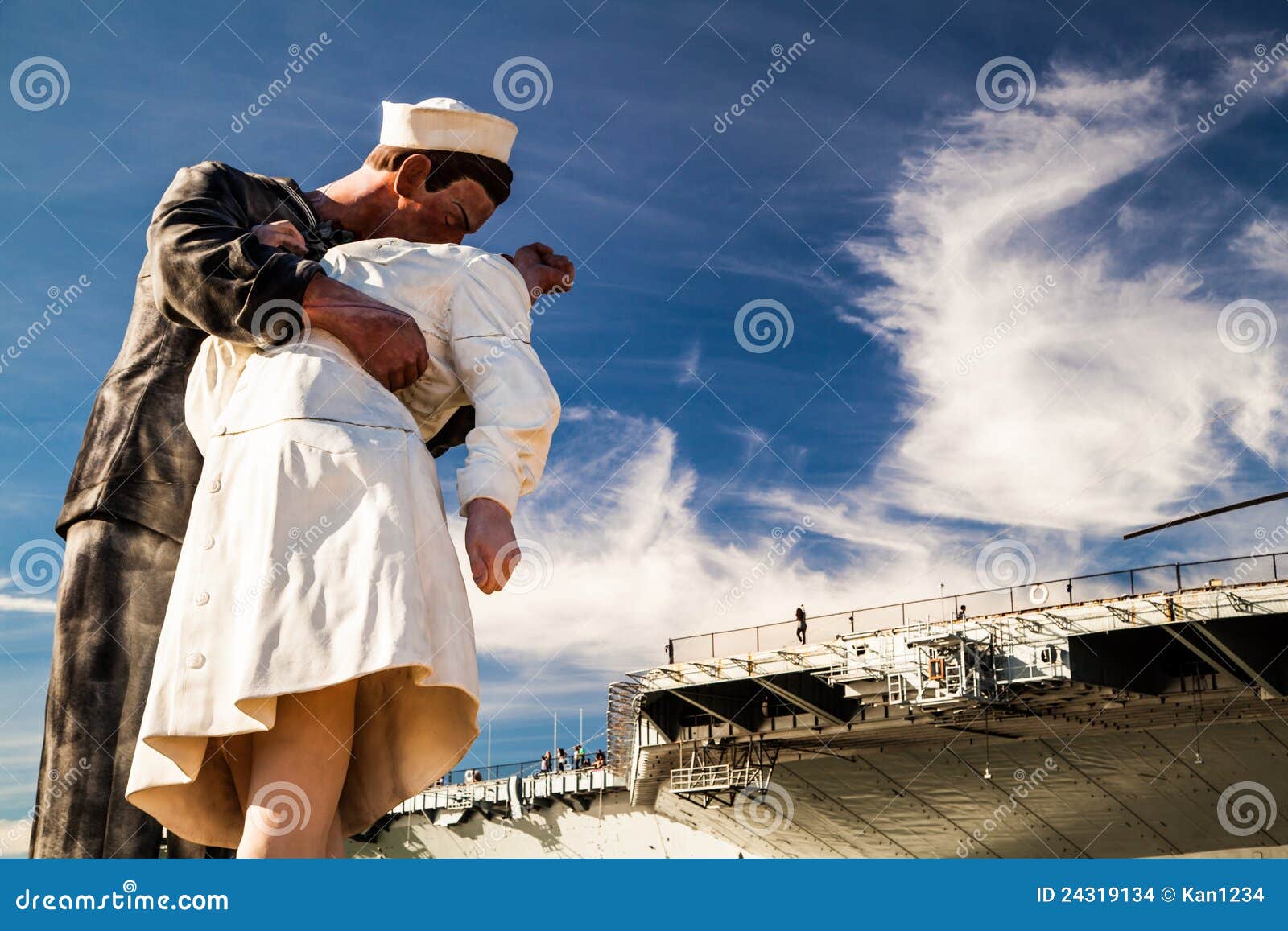 kissing statue anduss midway aircraft carrier