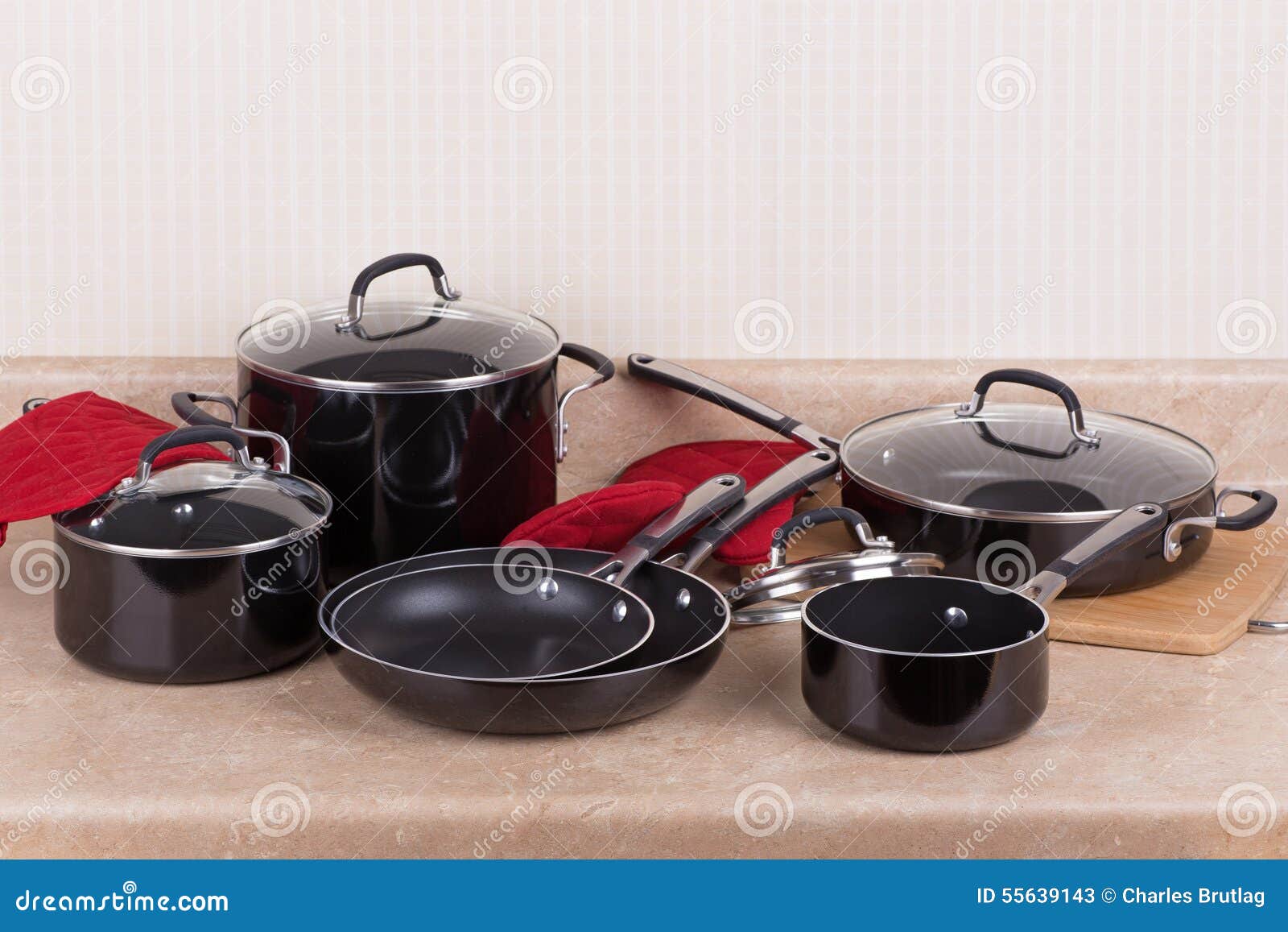 Kitchen Cookware Set stock image. Image of aluminum, preparation 55639143