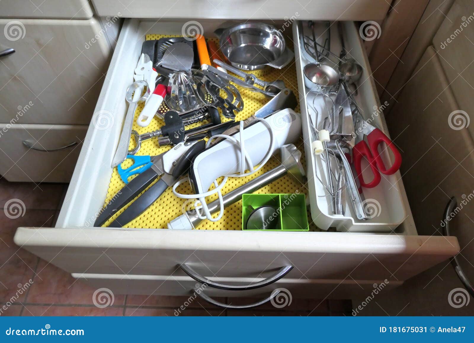 Kitchen Utensils in an Open Drawer Stock Image Image of chaos, sorted