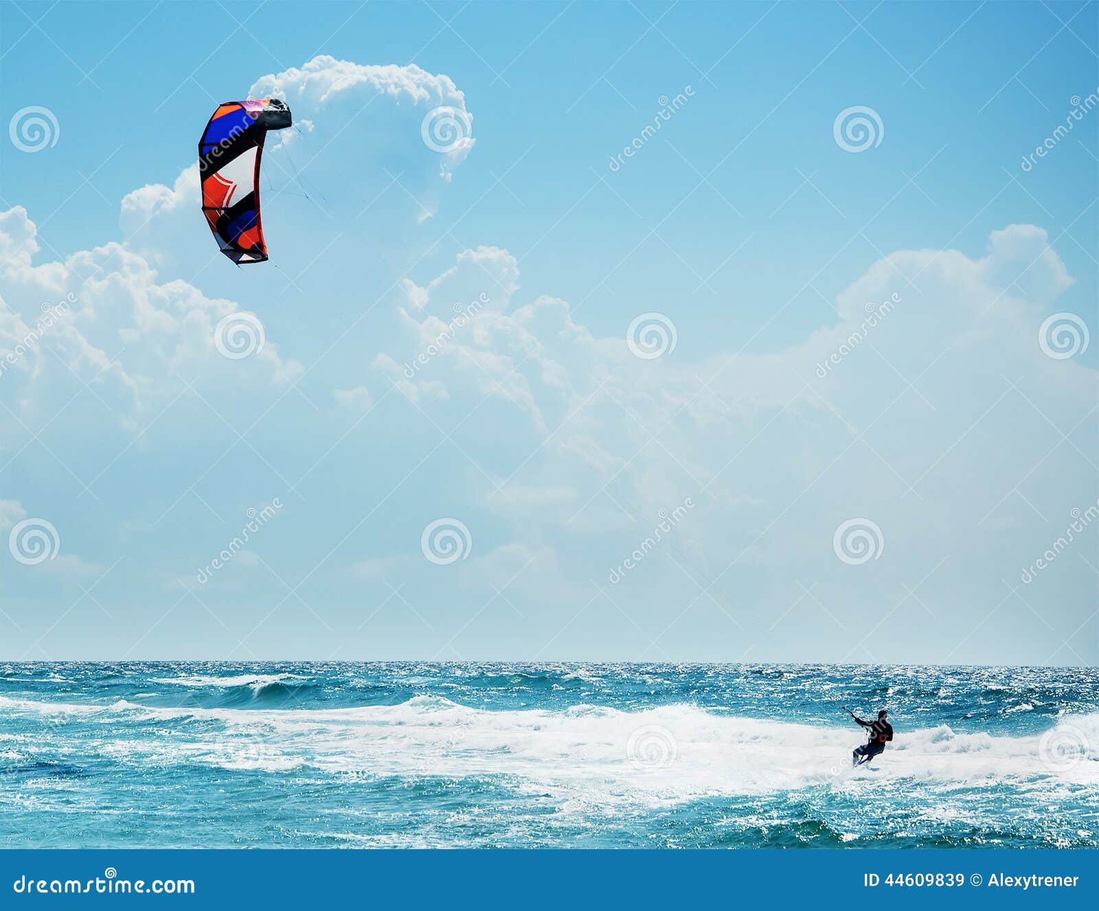 Kitesurfing Oder Kiteboarding Stockbild Bild von strand, ozean 44609839