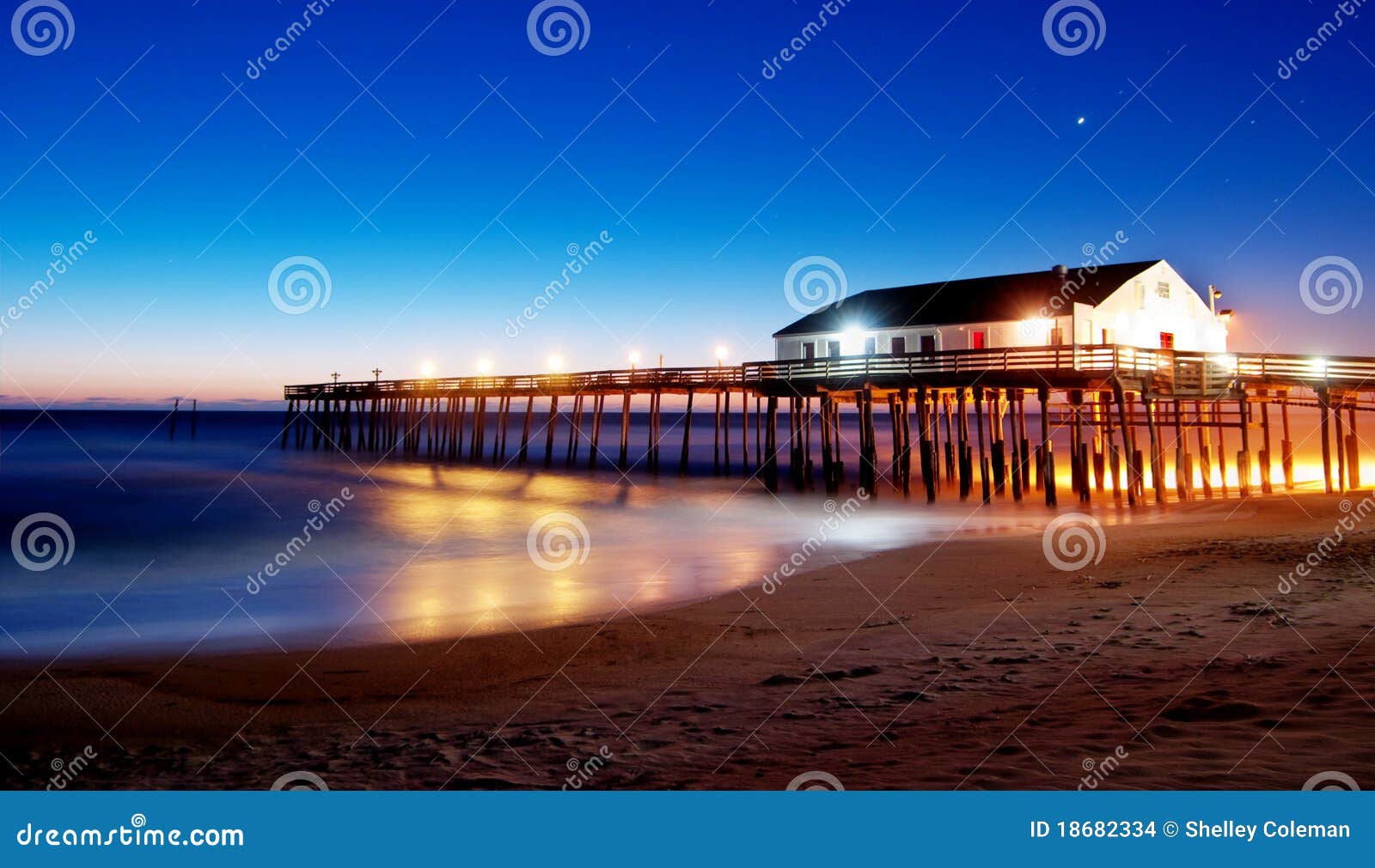 kitty hawk pier sunrise in the outer banks