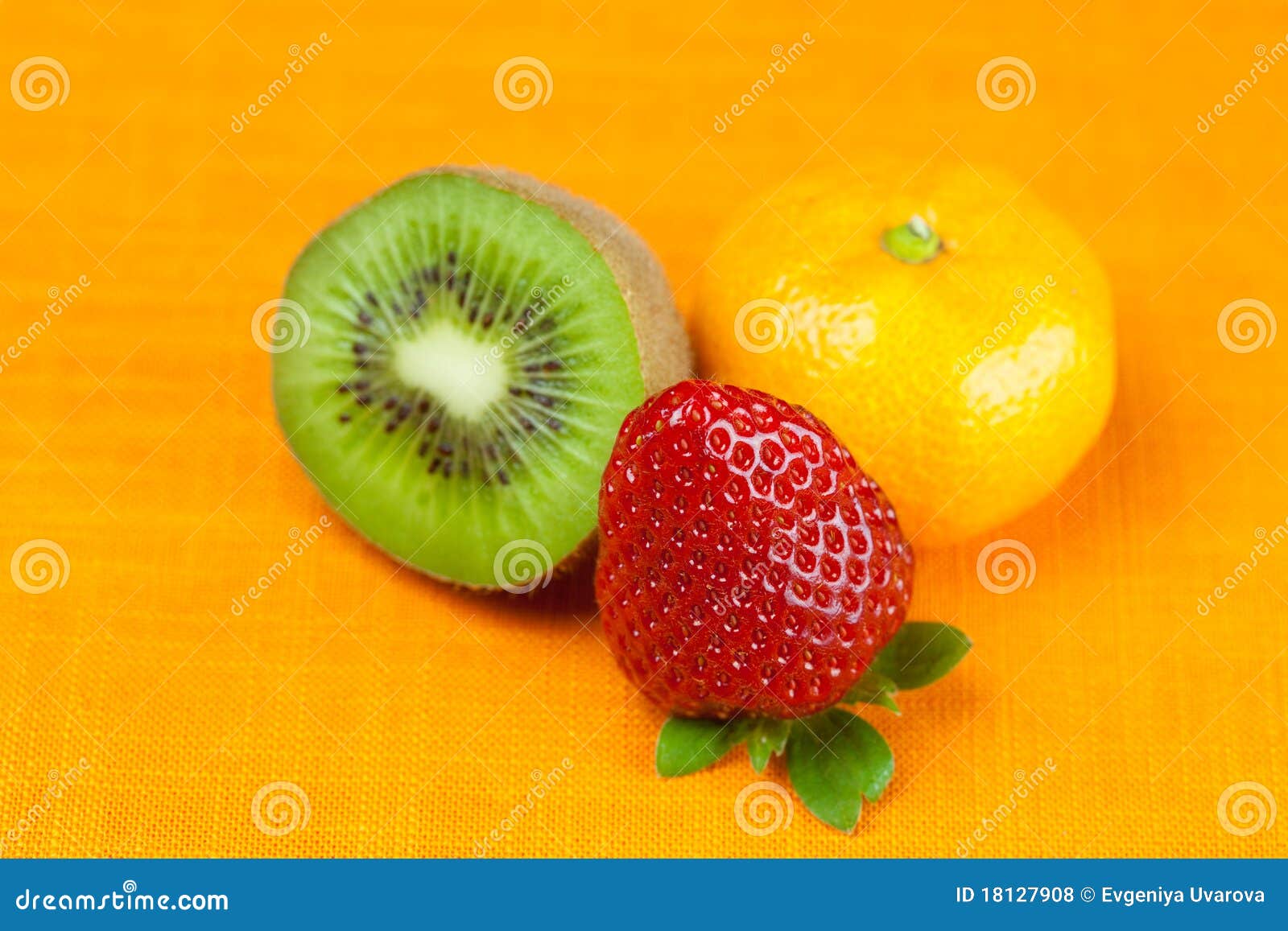 Kiwi,mandarin and Strawberries Stock Photo - Image of backgrounds