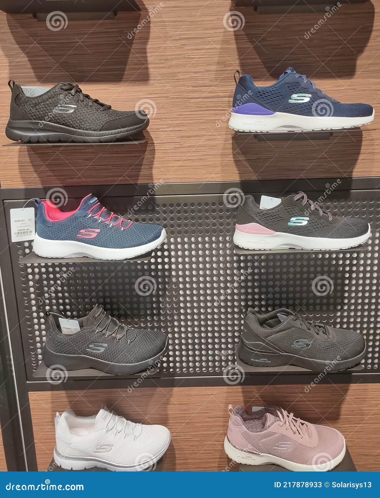 Nysgerrighed beskydning lørdag Kiyv, Ukraine - August 30, 2020: Skechers Shoes at the Shop at Shopping  Mall. Editorial Stock Photo - Image of footwear, mall: 217878933