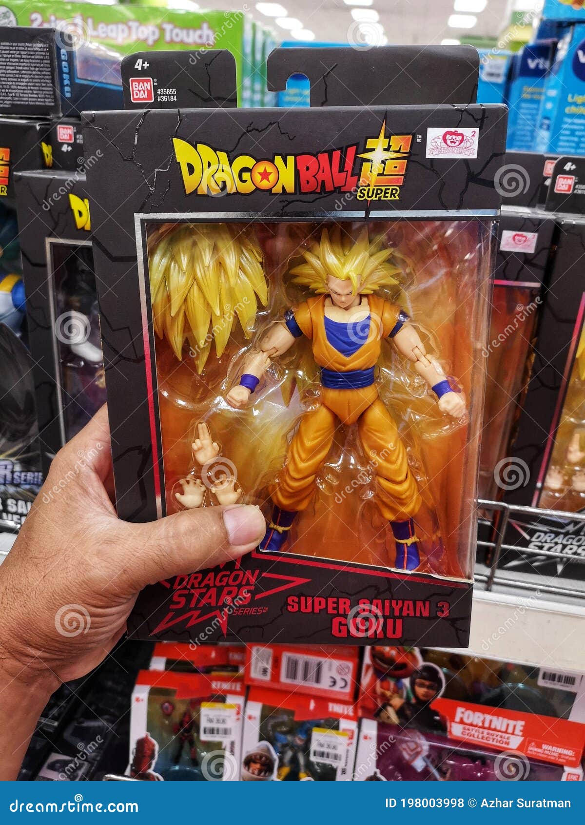 KLANG, MALÁSIA - 29 De Setembro De 2020 : Mão Segura Um Conjunto De Dragões  Ball Super Saiyan 3 Goku Toy Na Loja De Brinquedos De Foto de Stock  Editorial - Imagem de figurino, super: 198003998