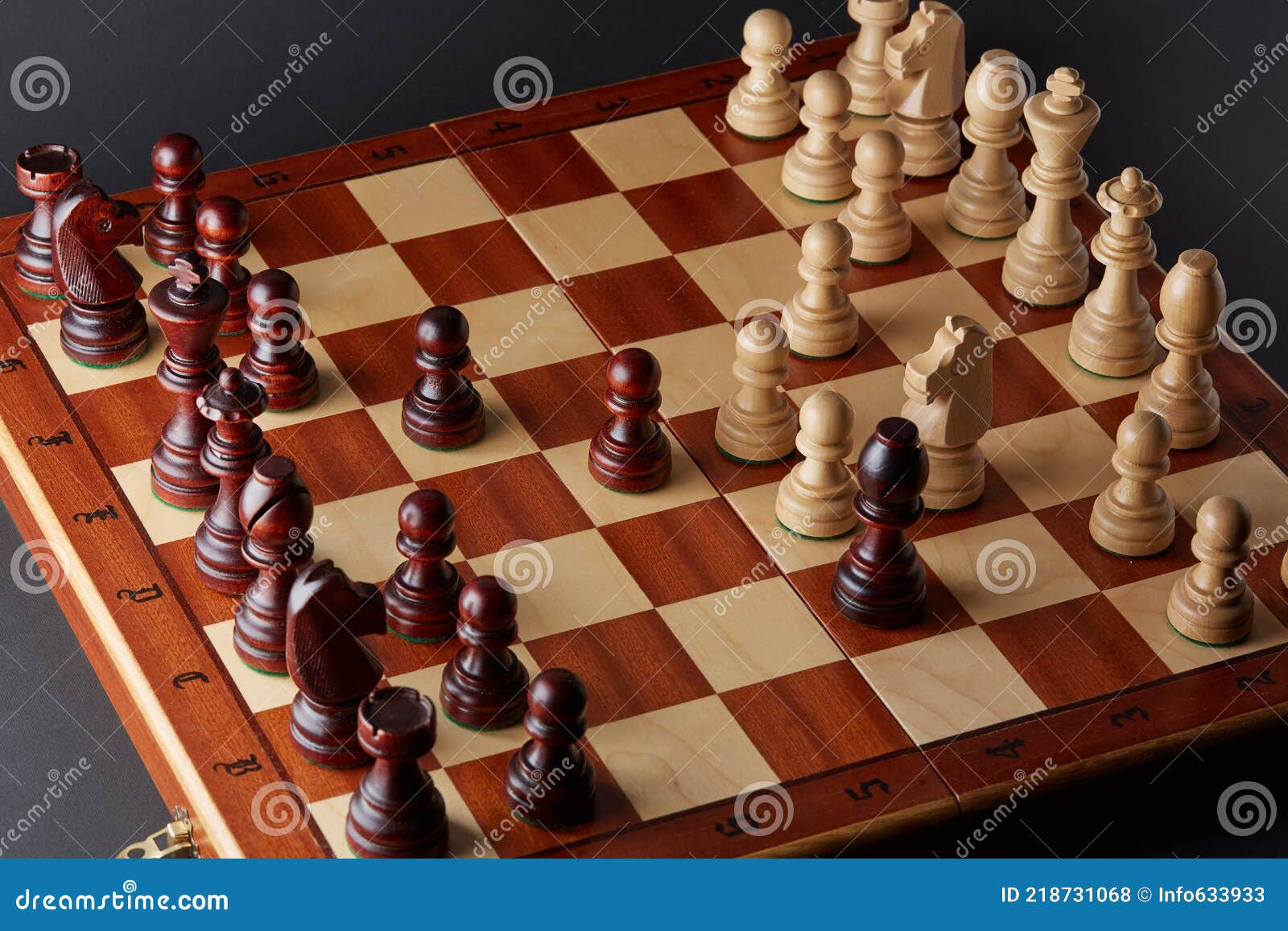 der könig. hölzerne schach stück - Stock Photo #11121550