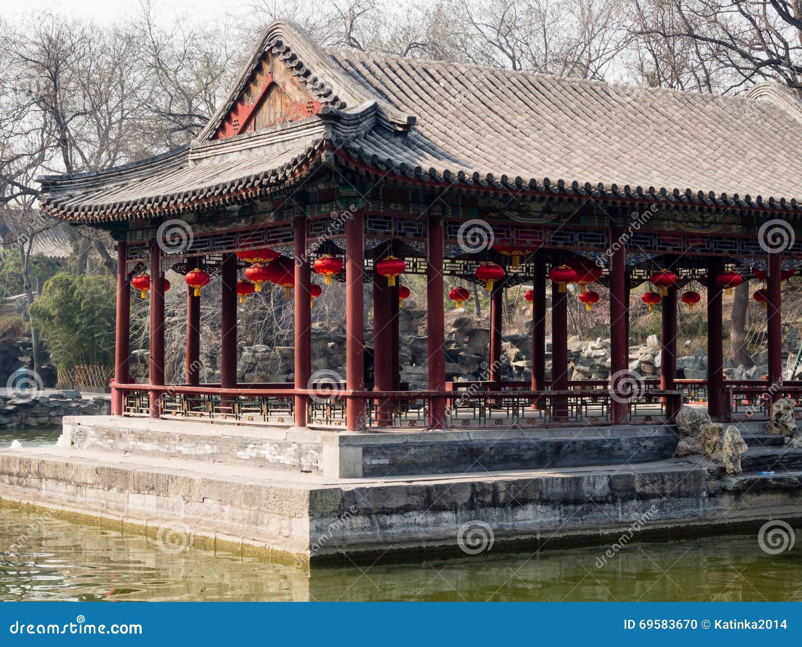 Klassischer Chinesischer Garten Mit Pavillon Stockfoto Bild von