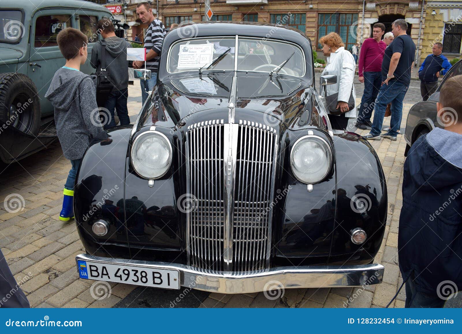 Klasycznego Samochodowego Retro Samochodu Opel Admiral 1938 Frontowy Widok W Czarnym Kolorze Luksusowy Samochodowy Opel Admiral, Obraz Stock Editorial - Image Of Droga, Stary: 128232454