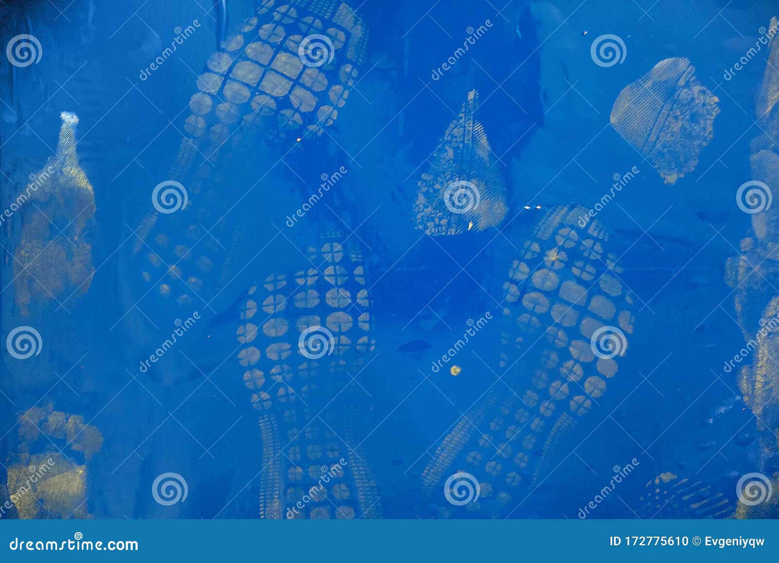 https://thumbs.dreamstime.com/z/klebrige-matte-f%C3%BCr-cleanroom-gebrauch-schuhkennzeichen-172775610.jpg