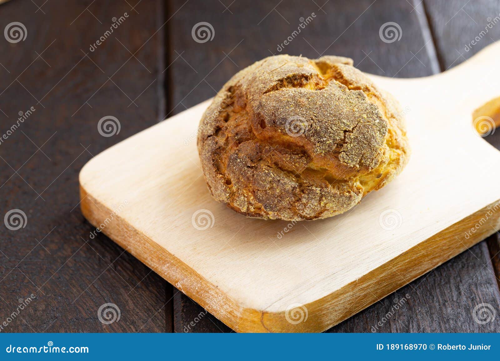 Klein Bezeichnete Maisbrot Broa Broinha Oder. Mit Mehl Und Mais Oder ... Klein Bezeichnete Maisbrot Broa Broinha Oder. Mit Mehl Und Mais Oder ...