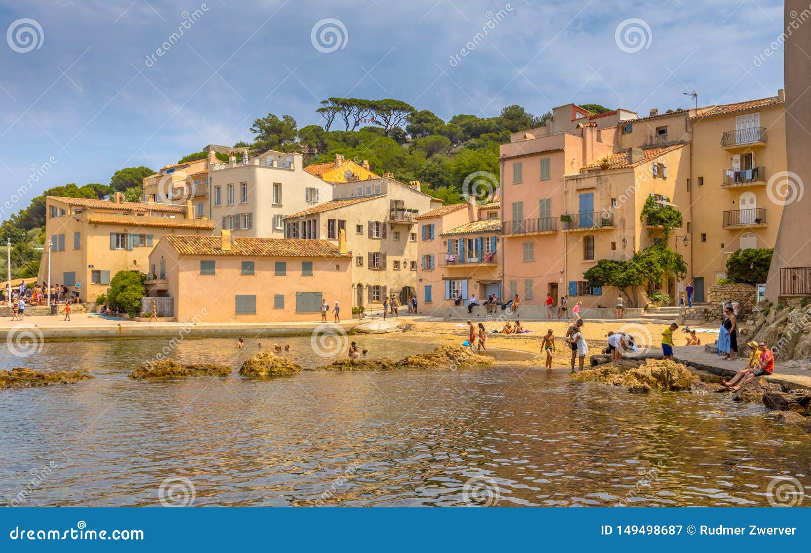 Klein Strand in Stad Van Saint Tropez Redactionele Fotografie - Image ...