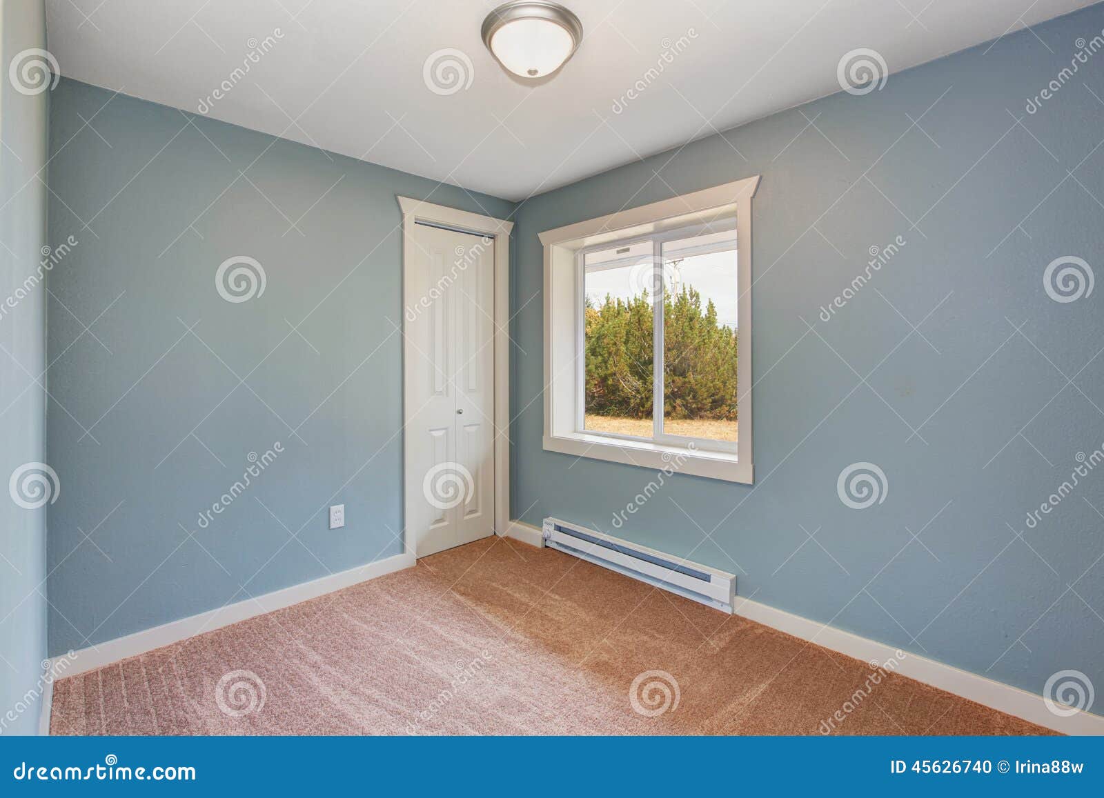 Lege blauwe slaapkamer stock foto afbeelding: 4414980