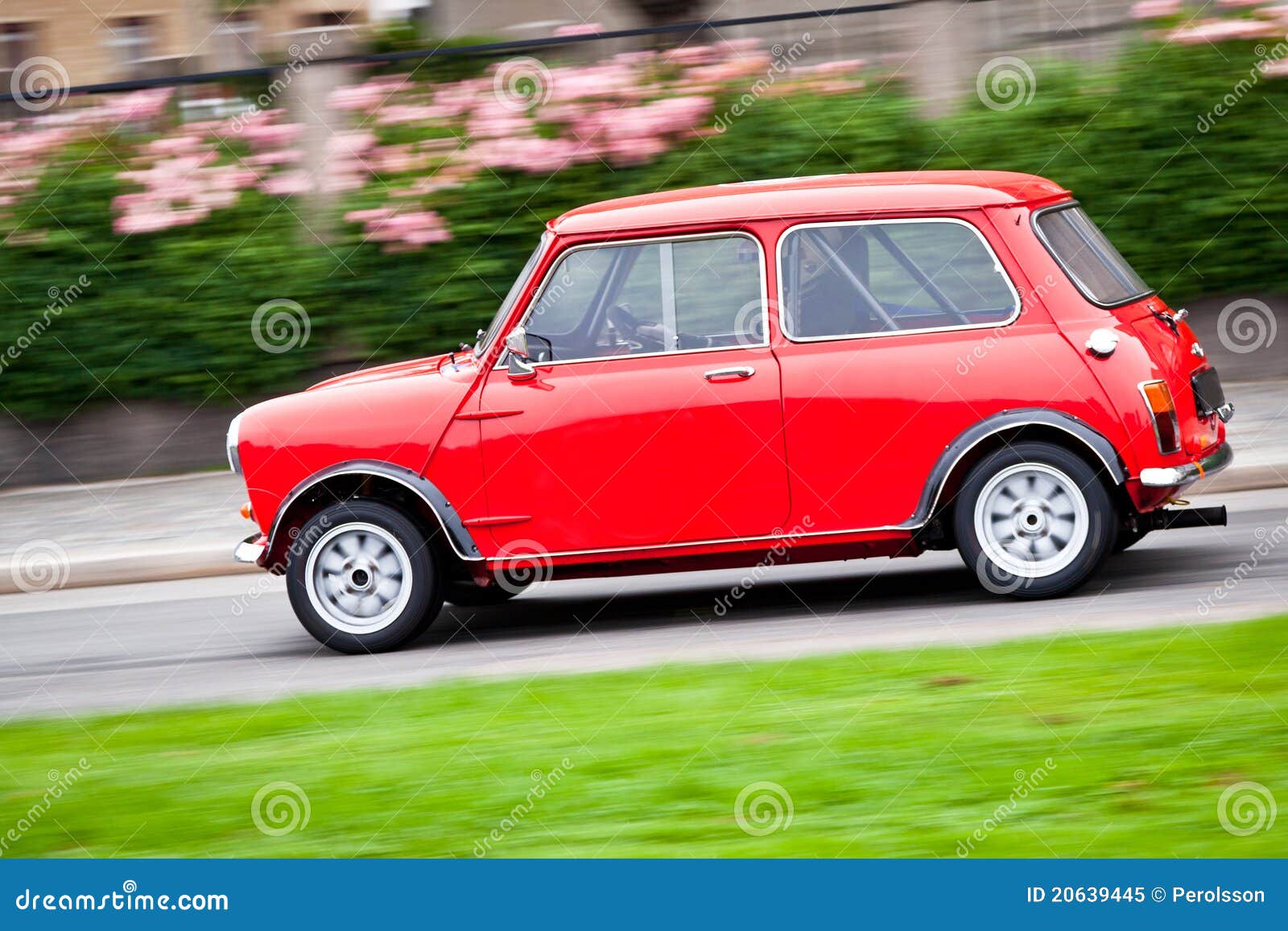 Typisch Slang schoorsteen Kleine rode auto stock afbeelding. Image of snel, stormloop - 20639445