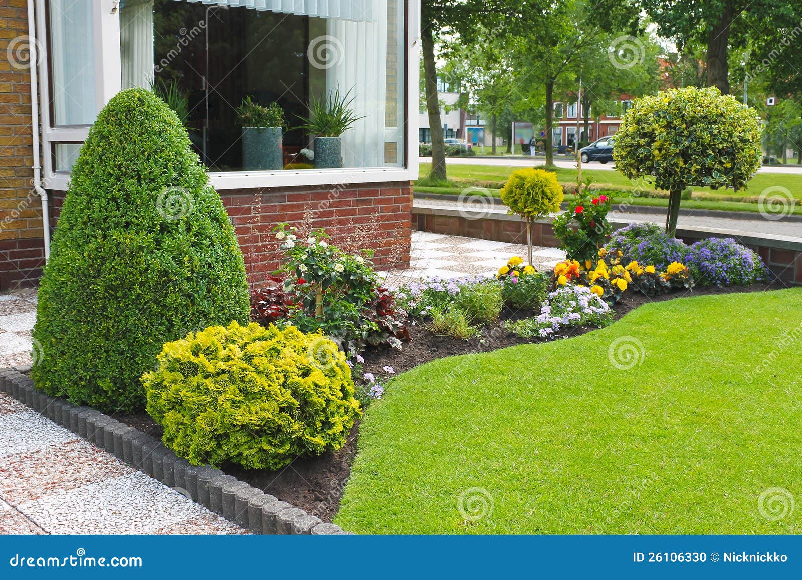 Kleiner Garten Vor Dem Holländischen Haus. Stockfoto - Bild von europa