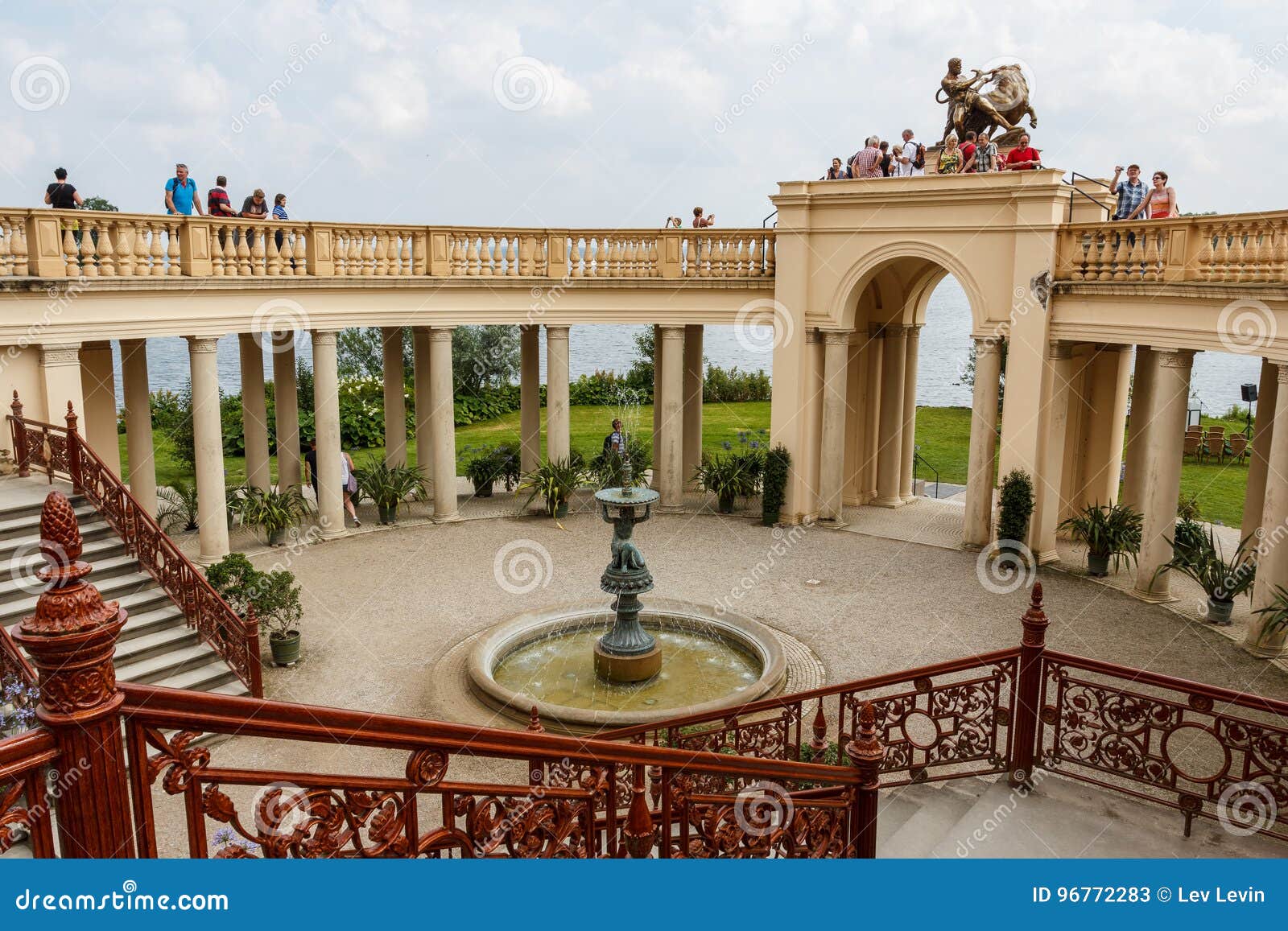 Kleiner Garten Vor SchwerinSchloss Redaktionelles