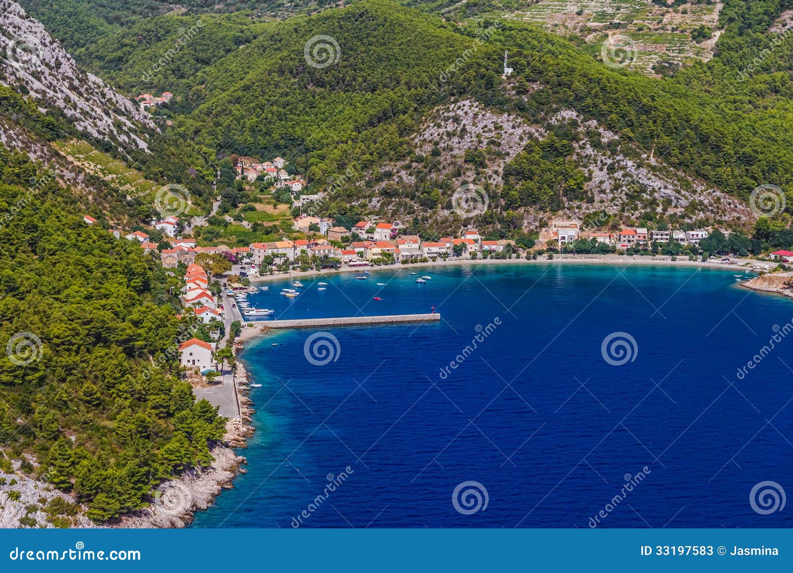 Kleines Fischerdorf, Trstenik. Kleines Fischerdorf Trstenik auf dem Südteil der Peljesac-Halbinsel, in Dubrovnik-Archipel, Kroatien.