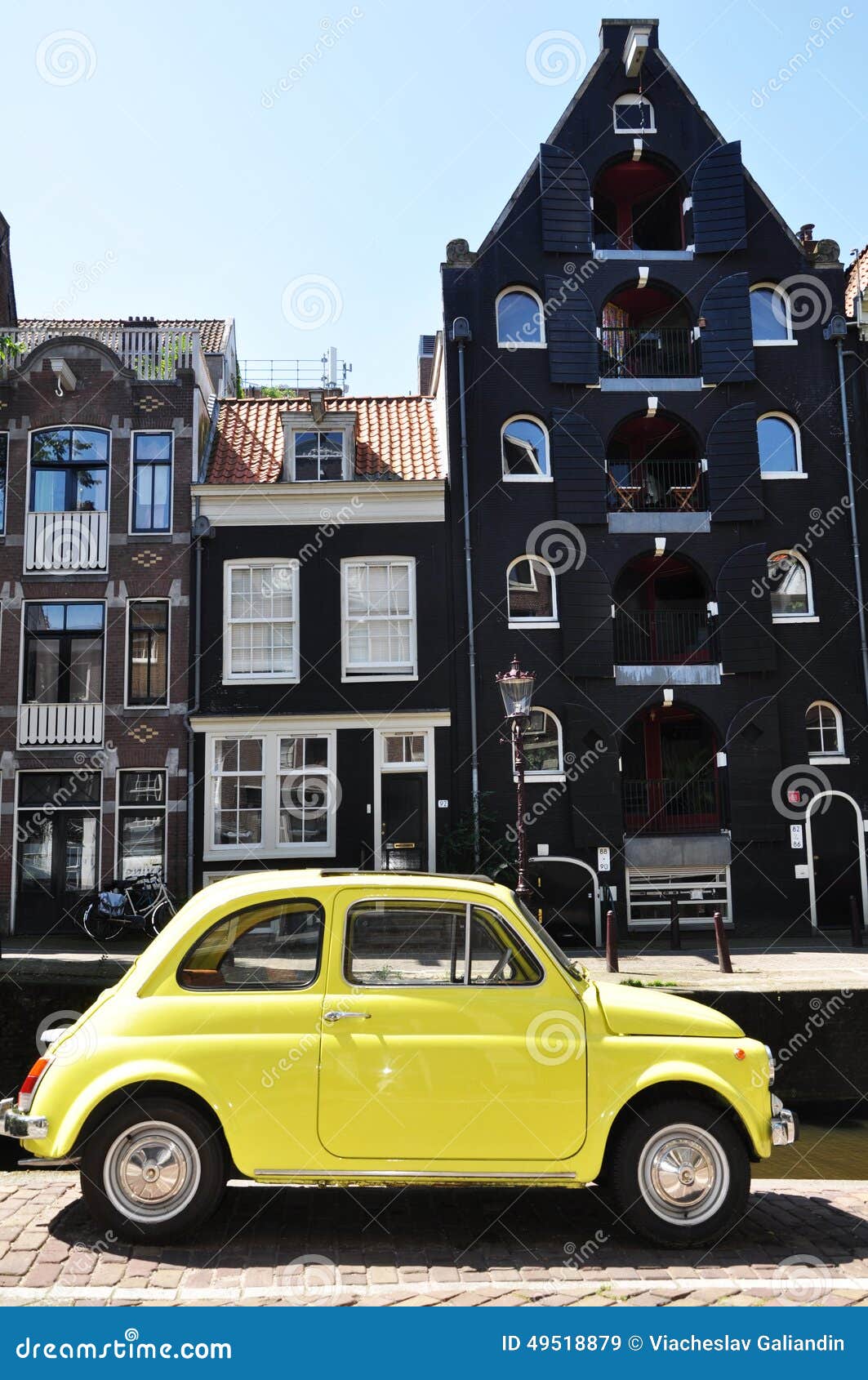 Kleines gelbes Auto stockbild. Bild von schön, foto, amsterdam - 49518879