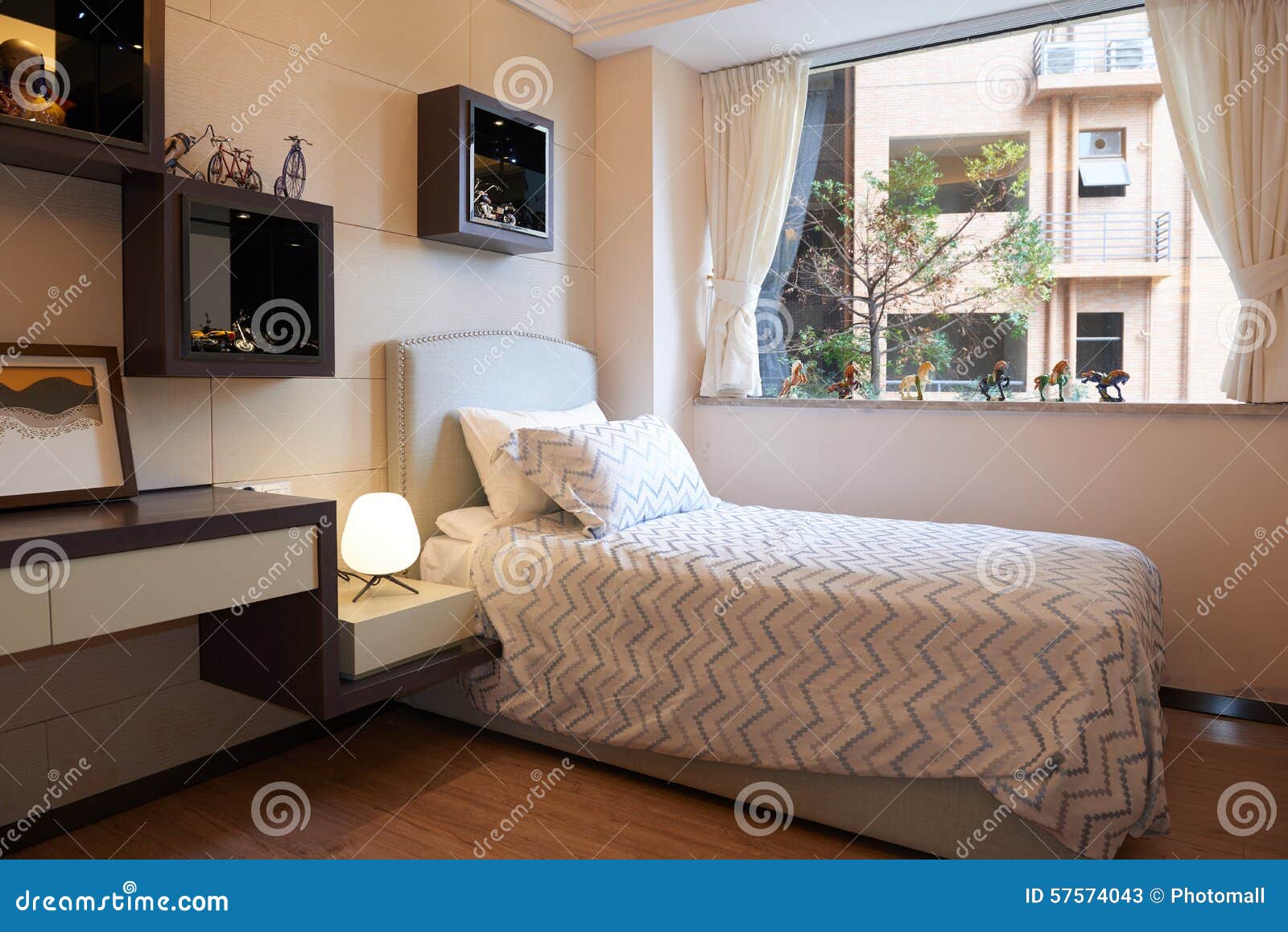 Kleines Modernes Schlafzimmer Stockbild - Bild von ...