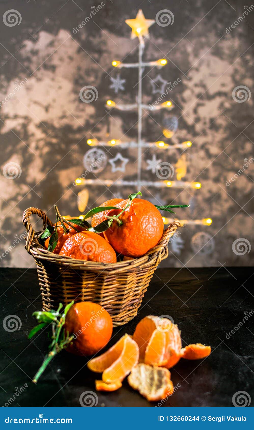 Klementinen Auf Dem Weihnachtsbaumhintergrund Stockfoto - Bild von ...