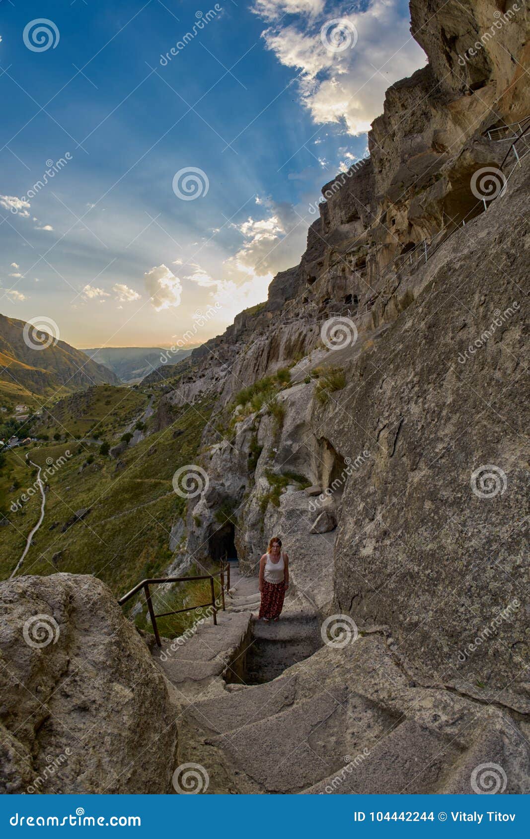 Kletternde Treppe von Vardzia höhlt Stadt in Georgia aus. Kletternde mehrfache Treppe von Vardzia höhlt Stadt in Georgia aus