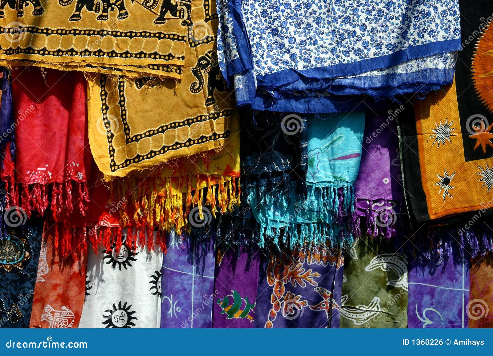 grootmoeder Mens stout Kleurrijke Stoffen in India Stock Foto - Image of divers, kleurrijk: 1360226