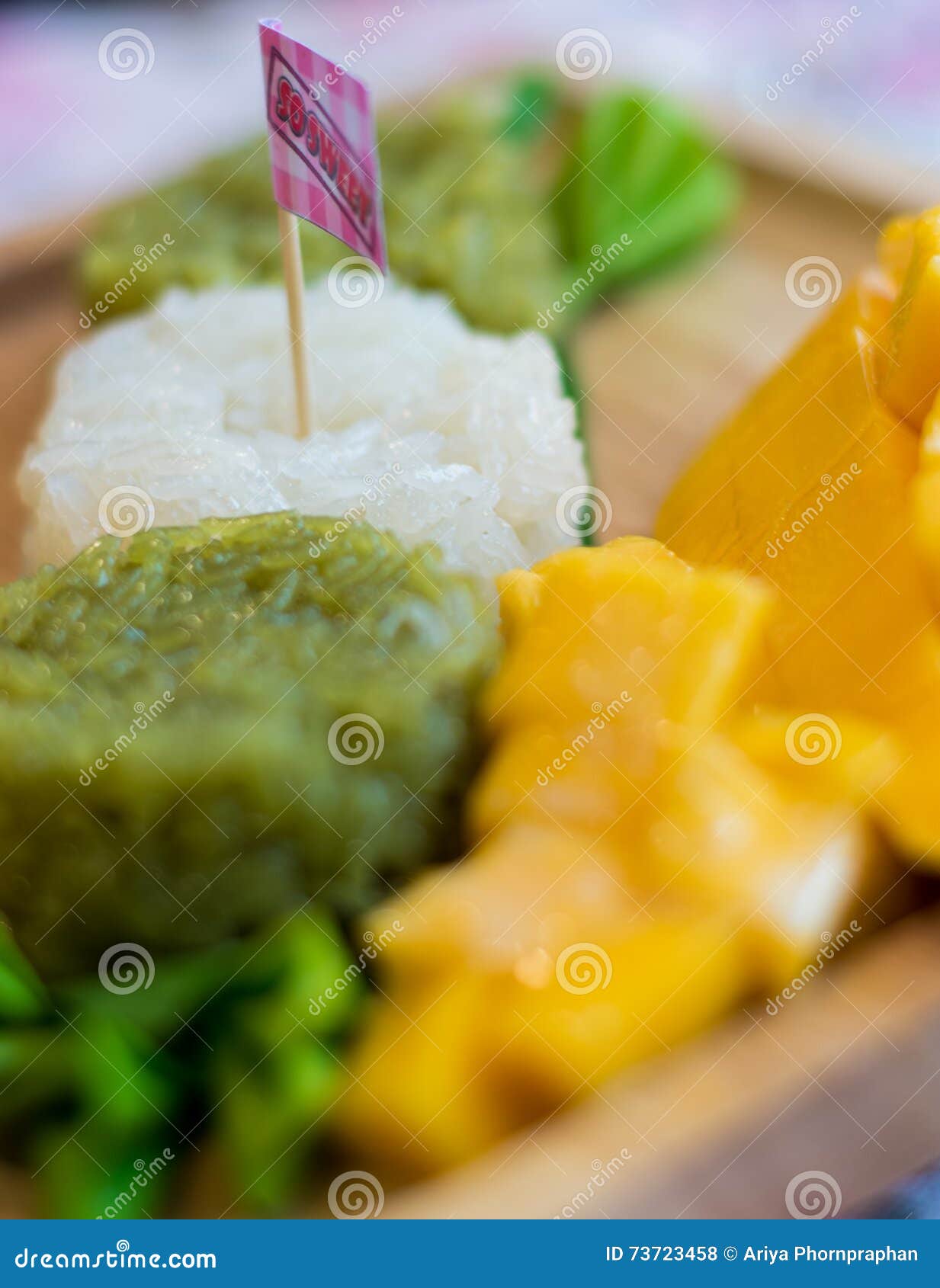 Klibbig mangorice. Öken för mango för klibbiga ris thailändsk
