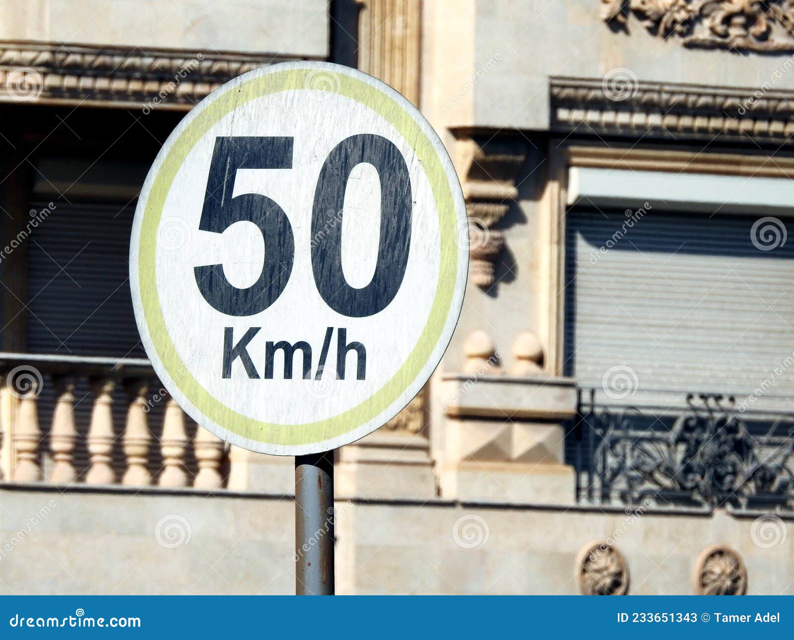 Höchstgeschwindigkeit 2 km/h nicht zu überschreiten Schild mit