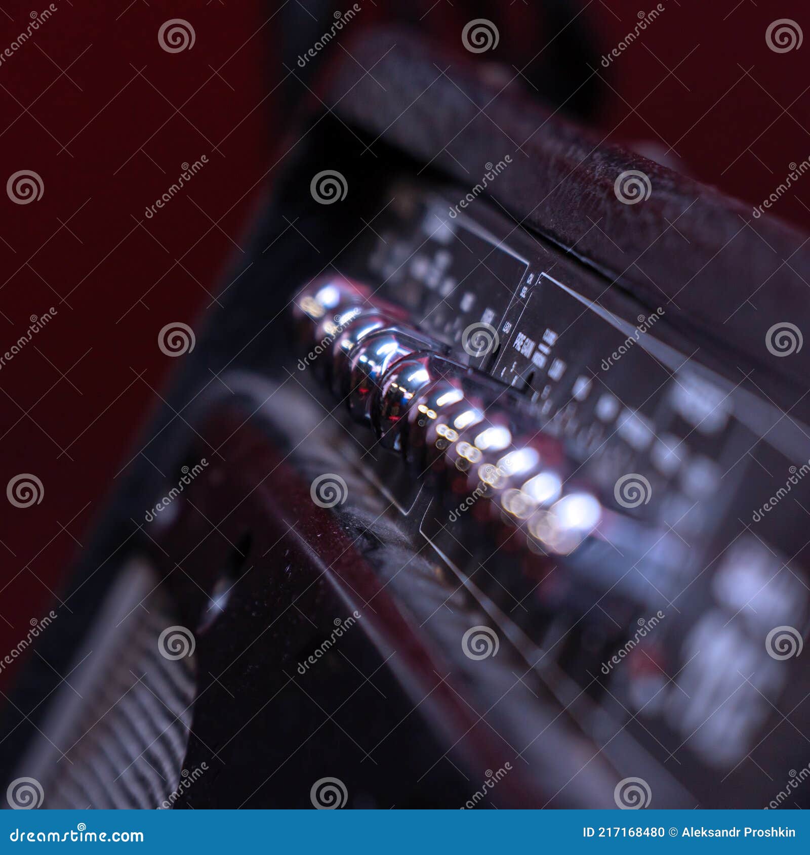 Knöpfe Für Lautstärke Und Verschiedene Einstellungen Auf Der Gitarre Amp  Stockfoto - Bild von knopf, stärkung: 217168480