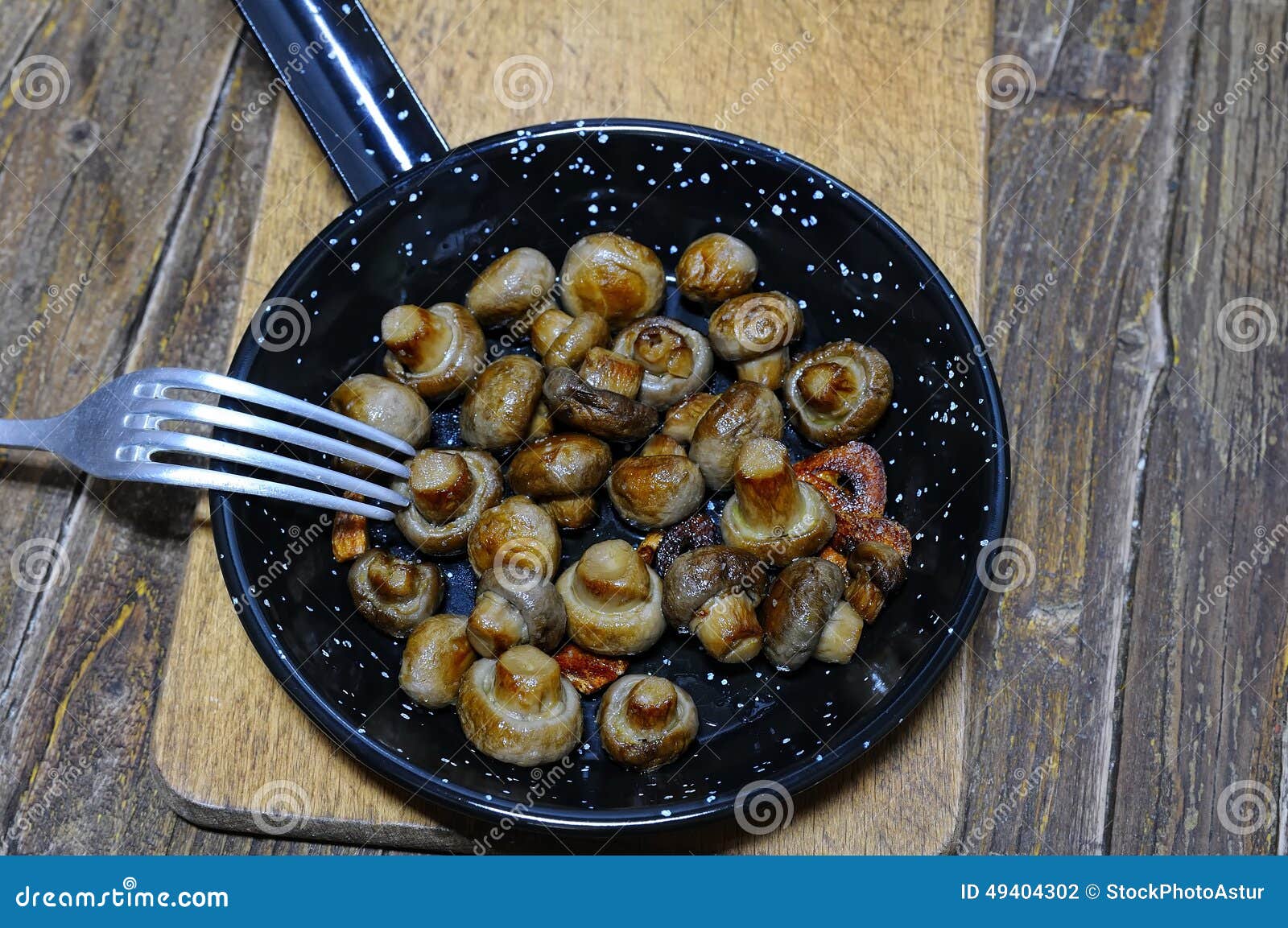 Knoblauch-Pilze stockfoto. Bild von tabelle, nahrung - 49404302