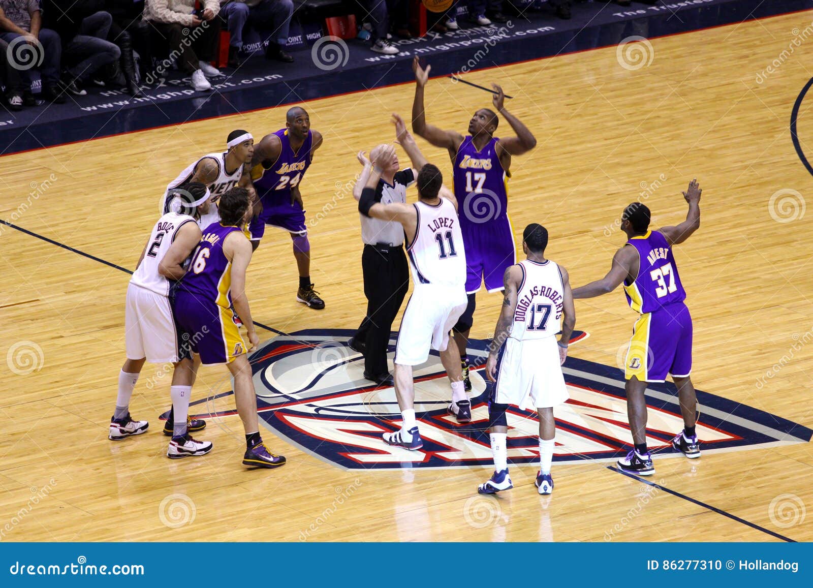 Kobe Bryant in the Game Against New Jersey Nets Editorial Image - Image of  legend, basket: 86277310