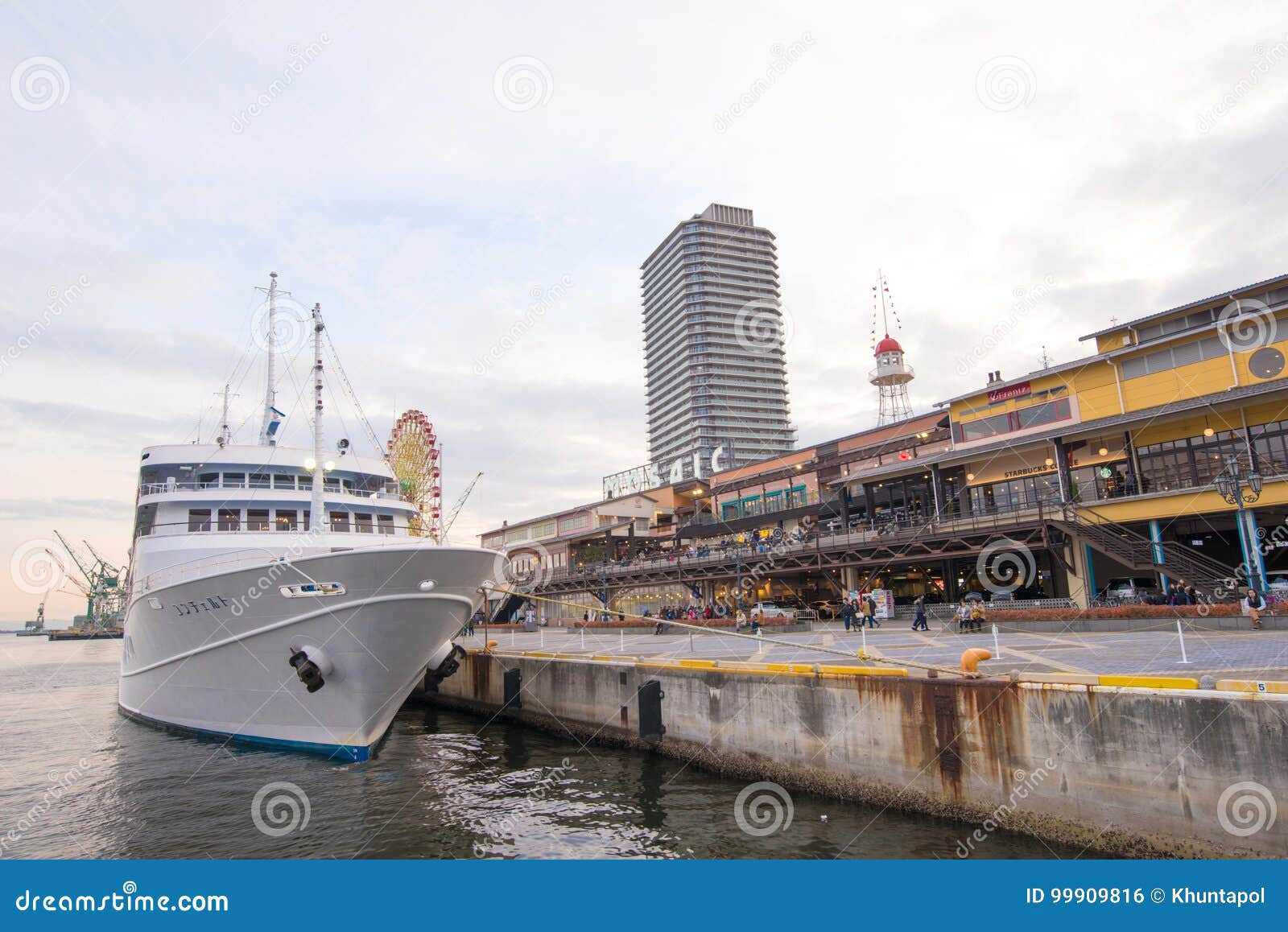 KOBE, JAPAN - January 31, 2016: Mosaic Shopping Mall and White Cruise Ship  at Kobe Port Editorial Photo - Image of ocean, blue: 99909816