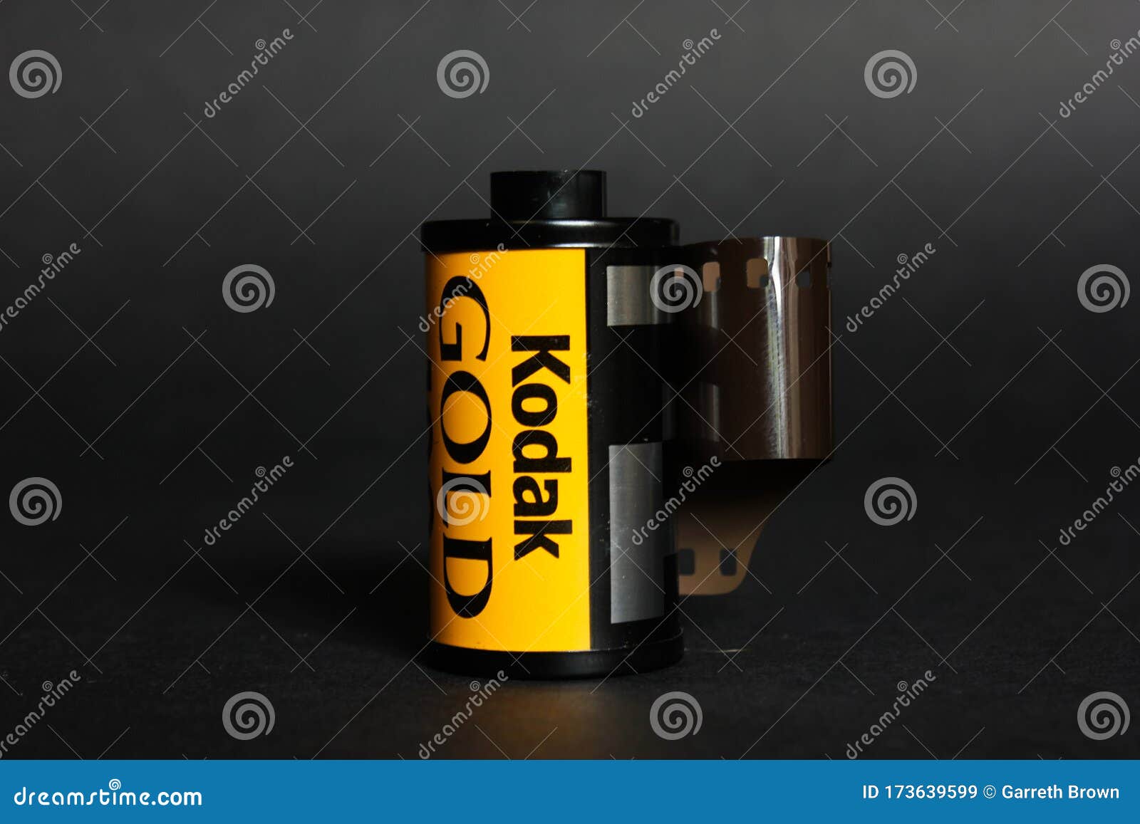 A Kodak Gold Iso 100 35mm Film Roll. Editorial Stock Image - Image of  illustrative, black: 173639599