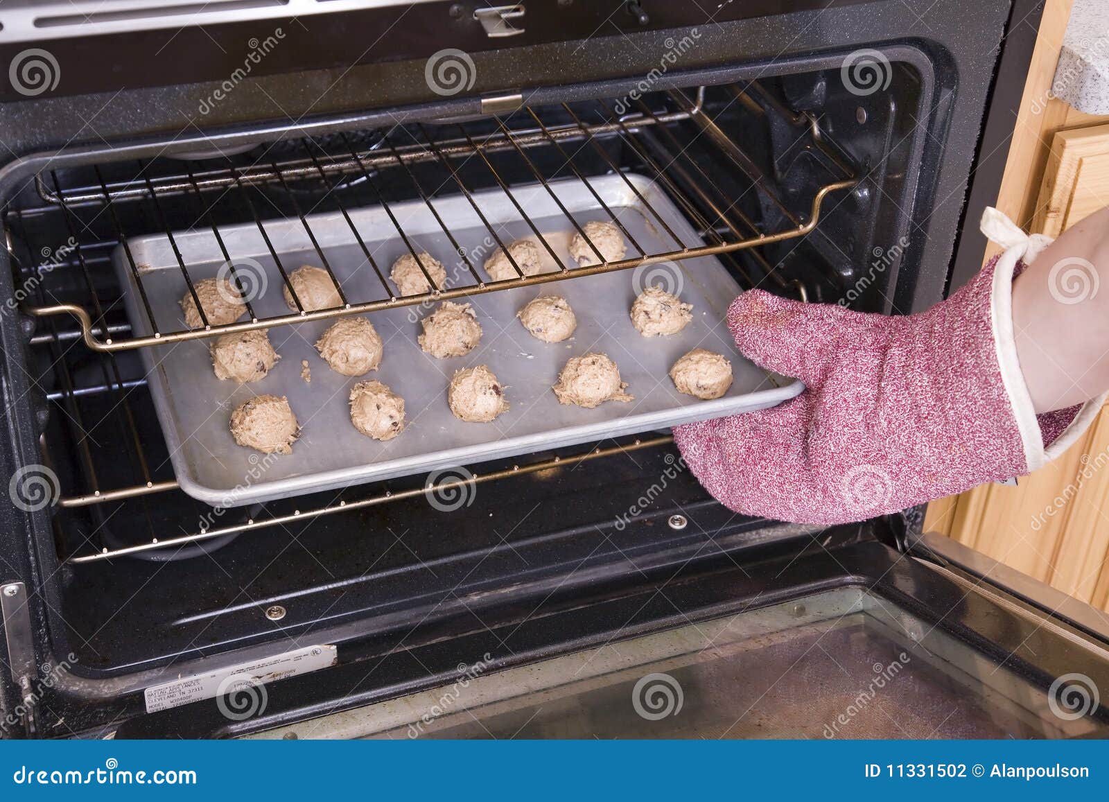 Пекти. Печь печенье. Печенье в мини печи. Духовка печенье апарати. Печка для печенья в клеточку.