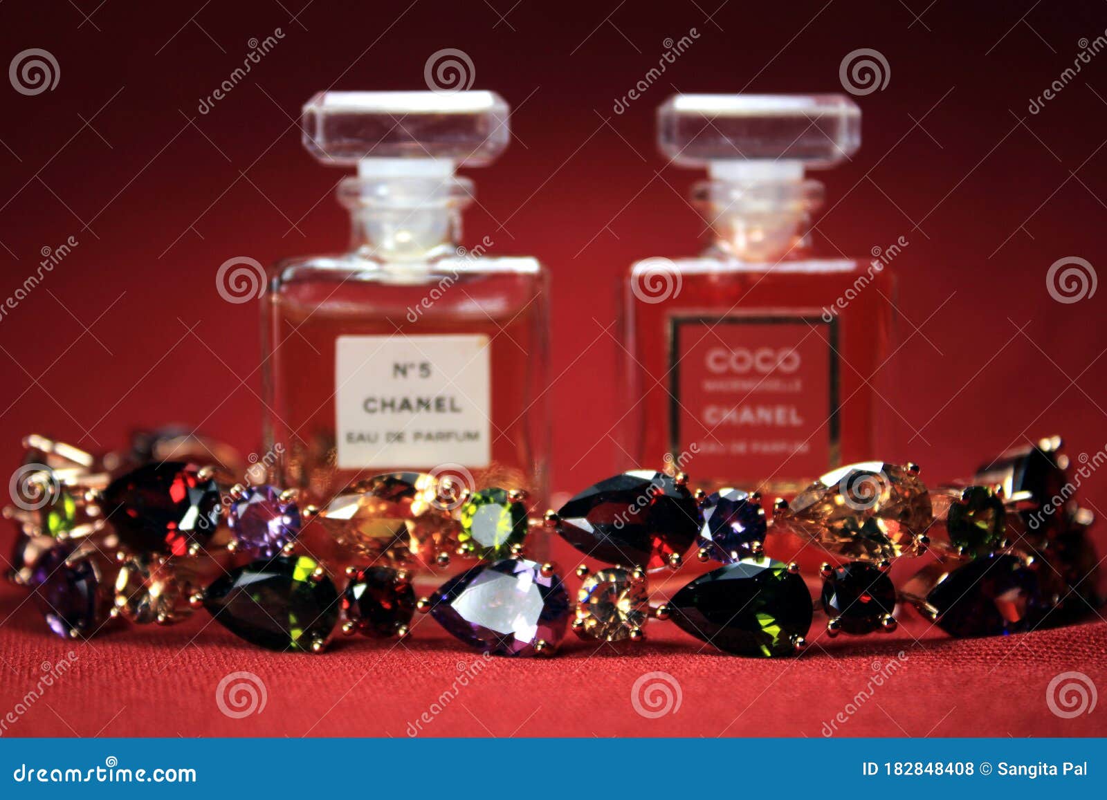 269 Chanel Perfume Bottle Bag Stock Photos, High-Res Pictures, and Images -  Getty Images