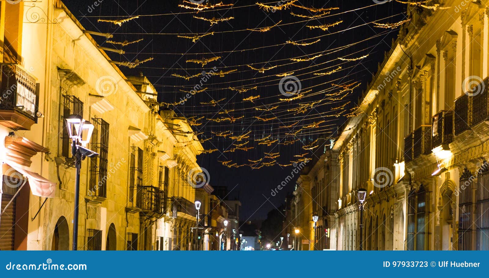 Kolonialny stary miasteczko Oacaca miasto nocą - w Meksyk. Widok na kolonialnym starym miasteczku Oacaca miasto nocą - w Meksyk
